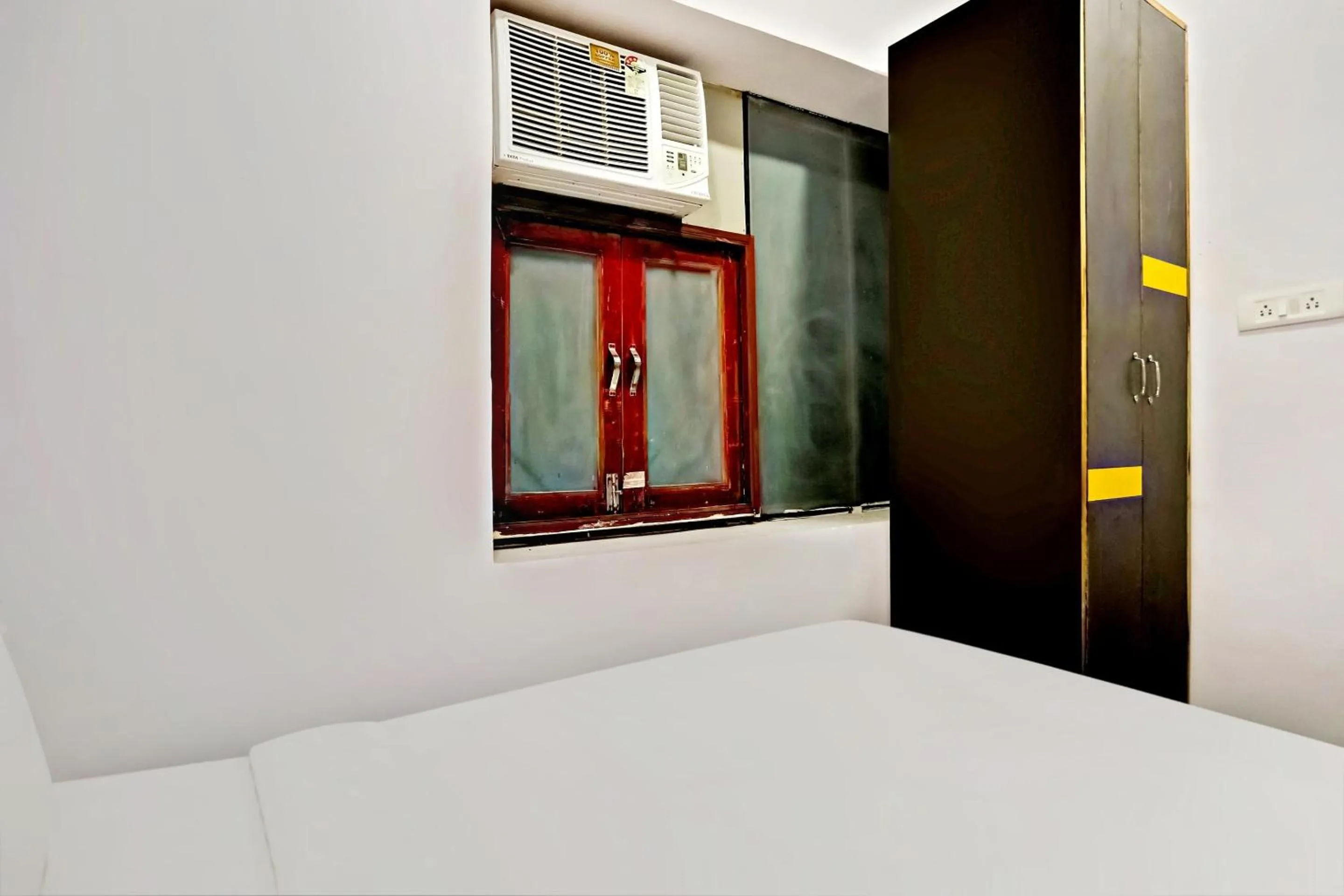 Classic Triple Room - single occupancy in OYO 84596 Hotel North Campus