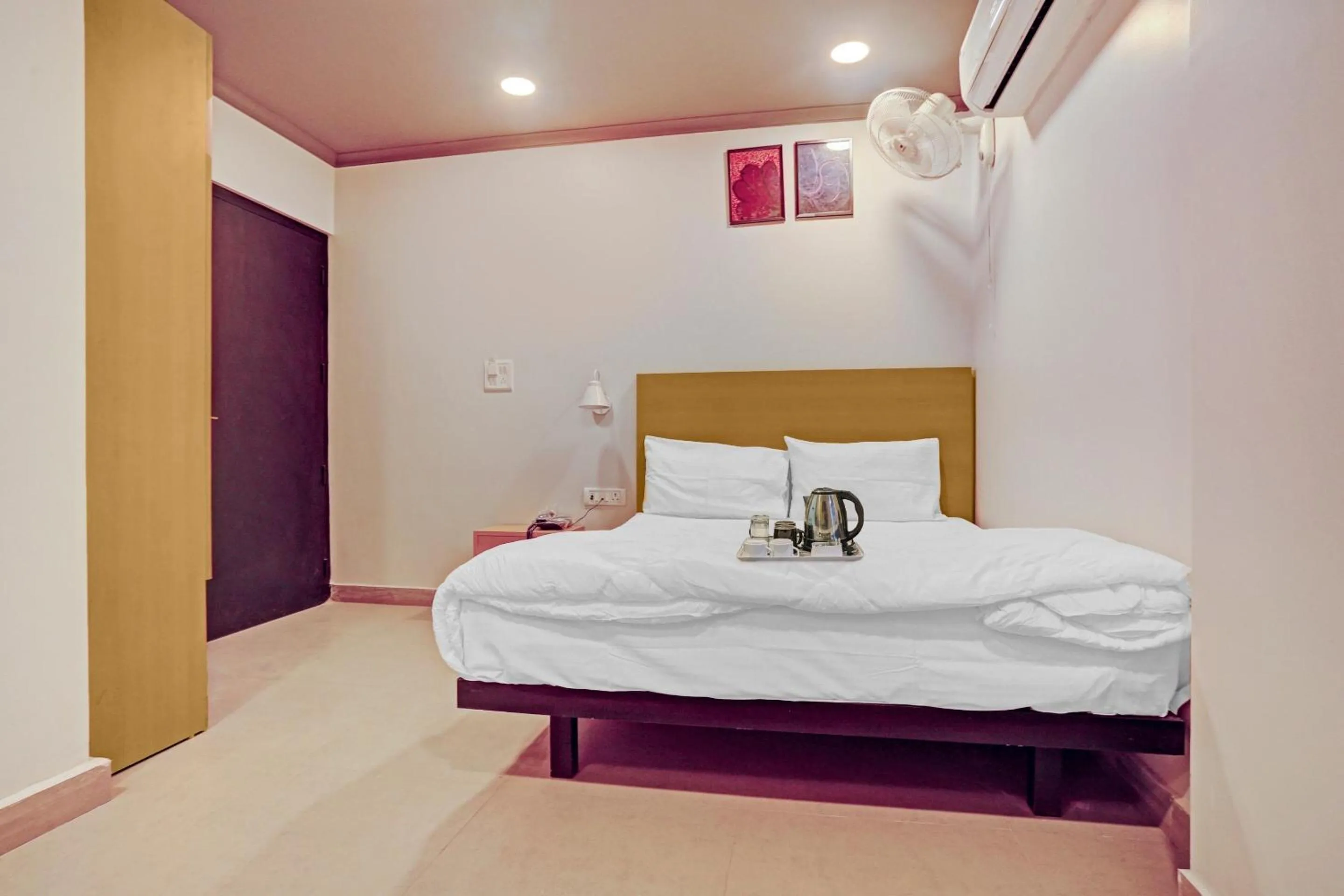 Bedroom in Collection O One Hotel