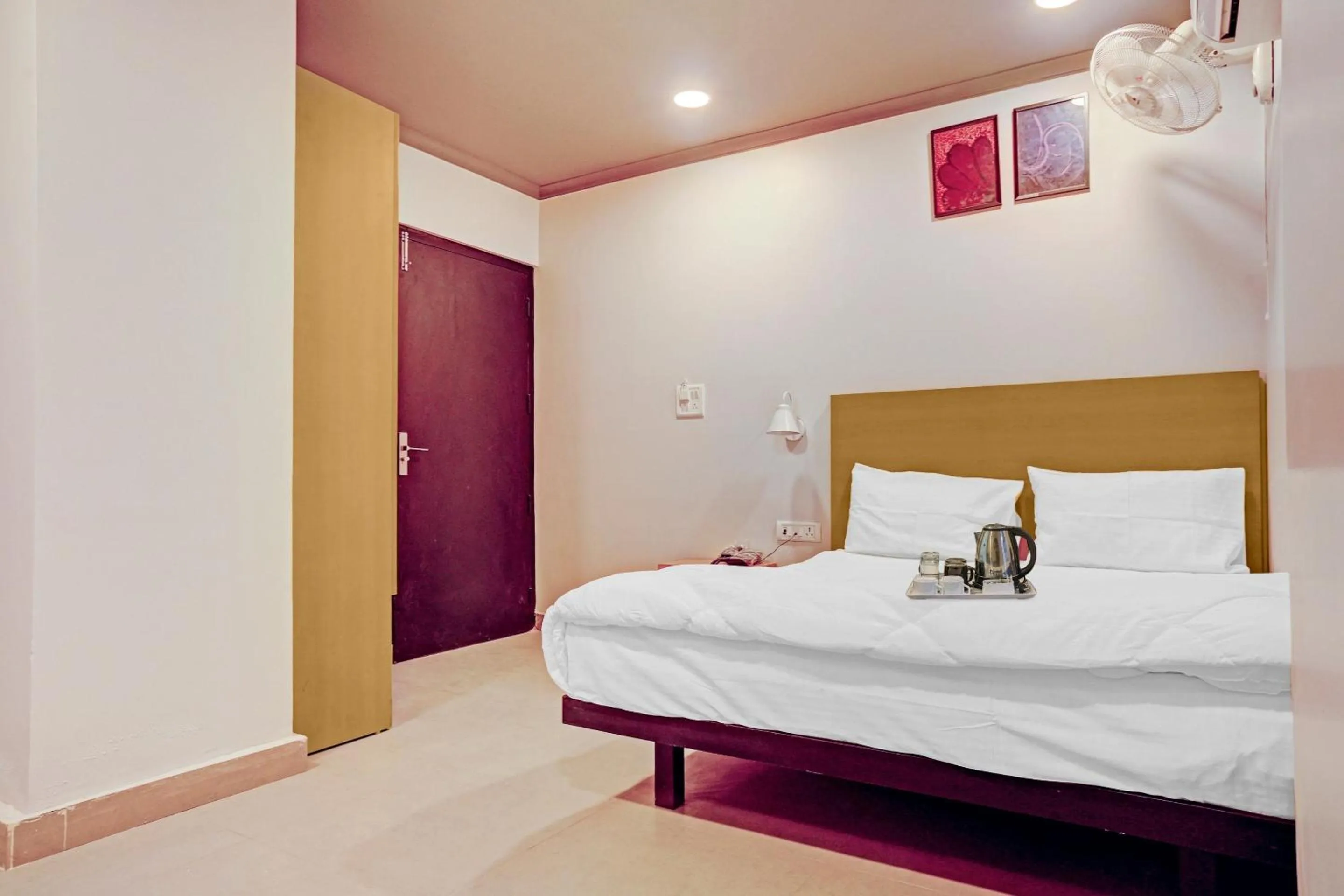 Bedroom in Collection O One Hotel