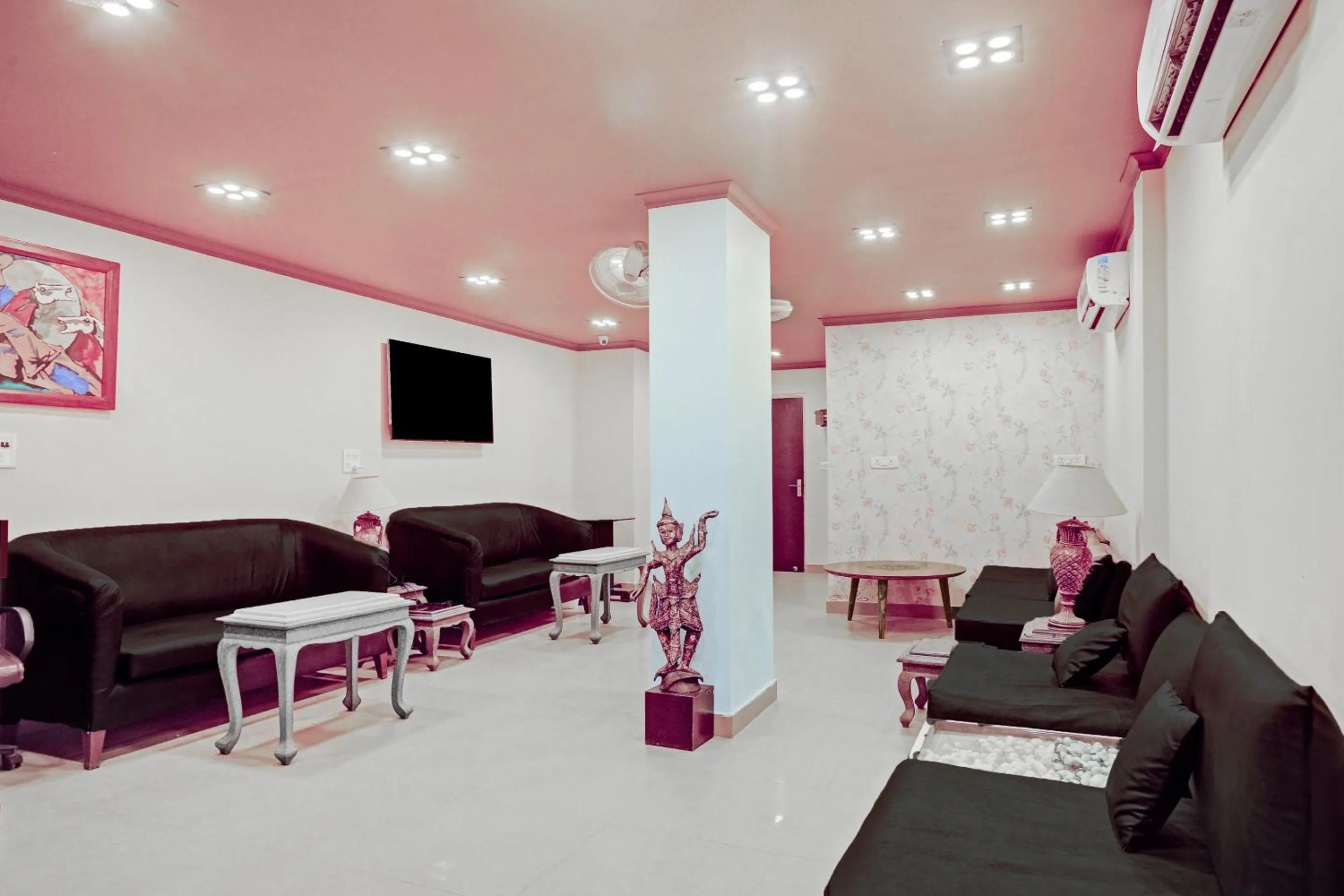 Lobby or reception in Collection O One Hotel