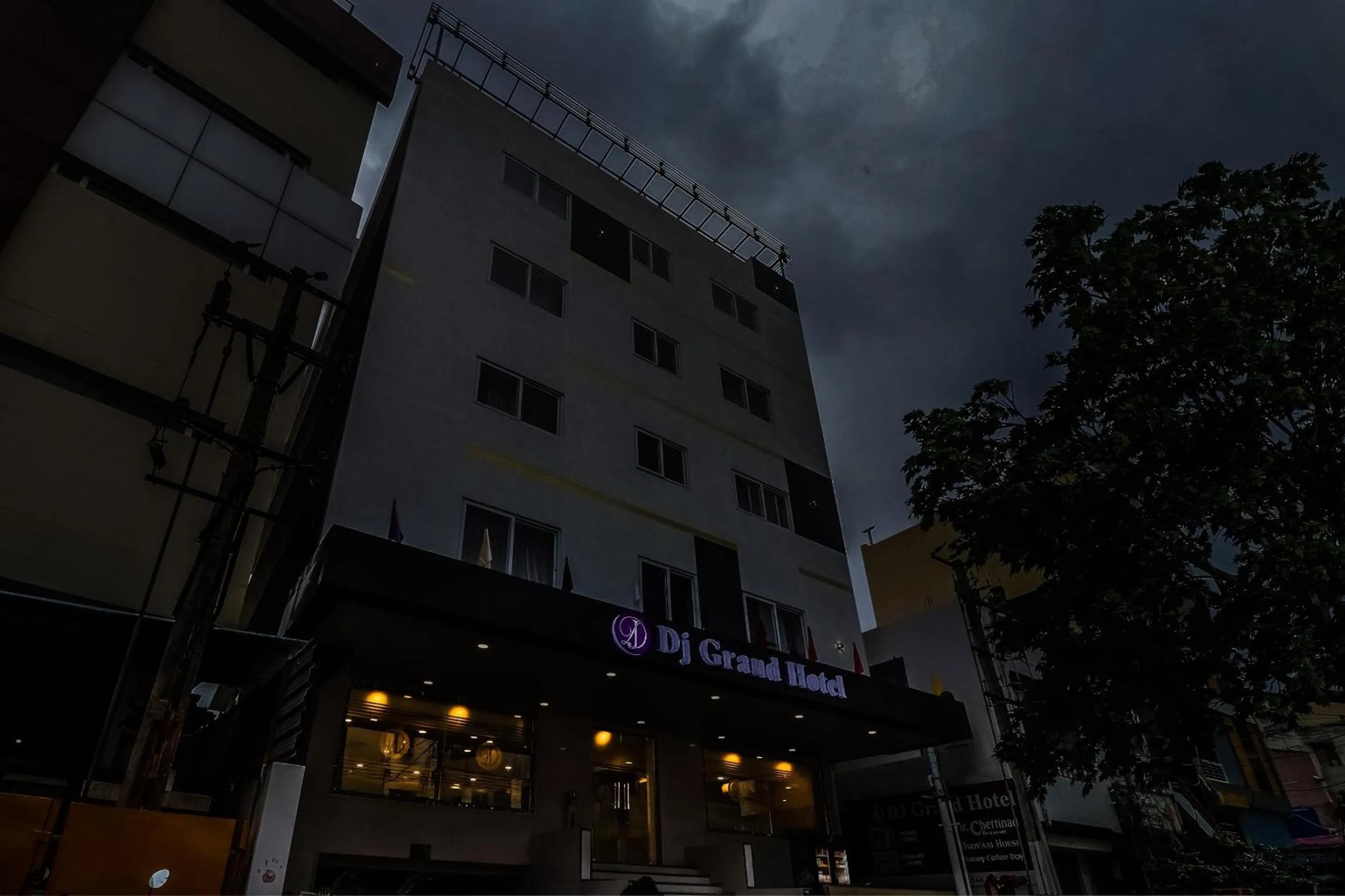 Facade/entrance in Townhouse DJ Grand