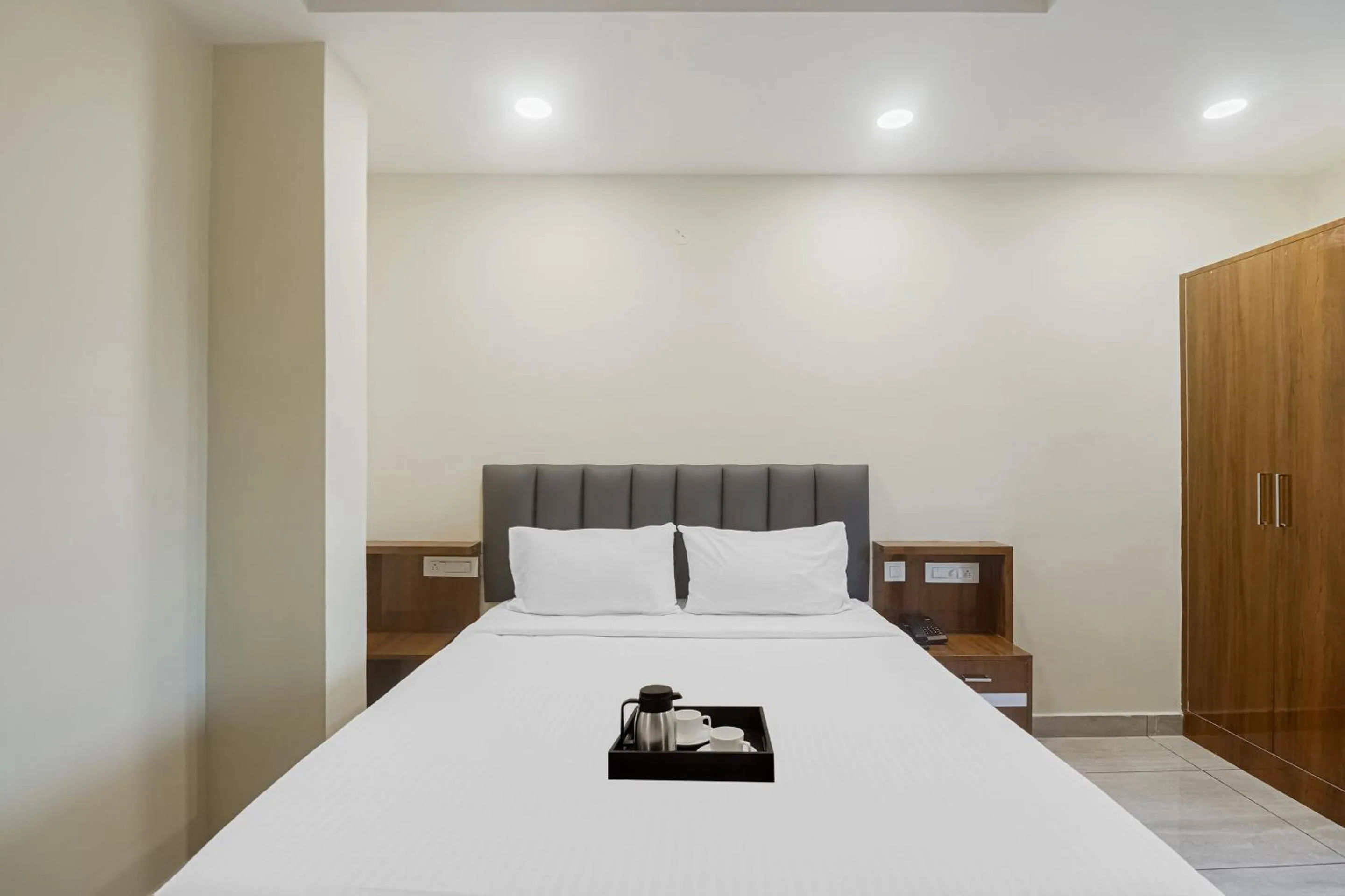 Bedroom, Bed in Townhouse DJ Grand