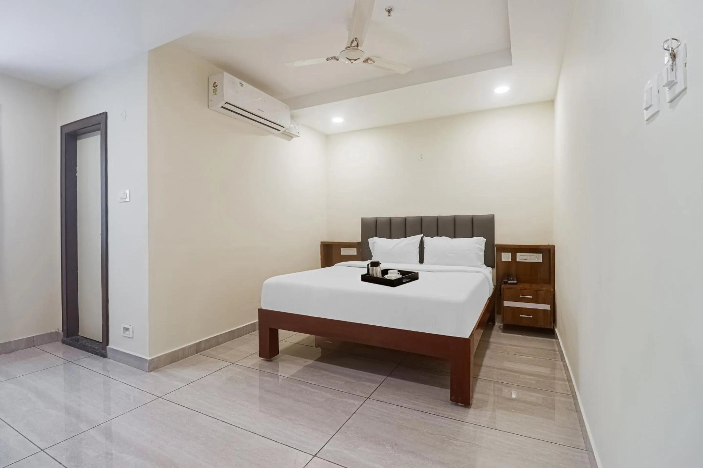 Bedroom, Bed in Townhouse DJ Grand