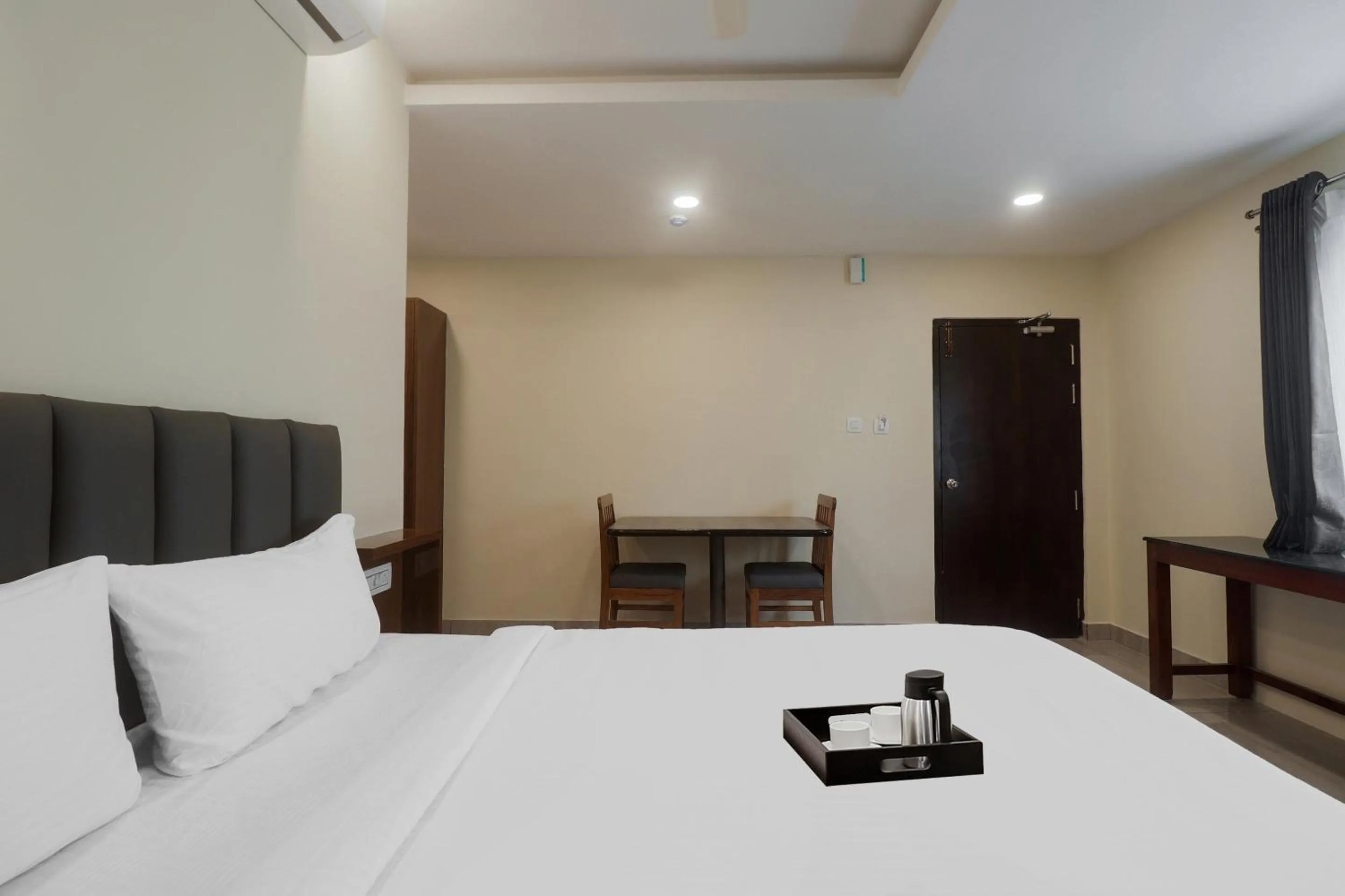 Bedroom, Bed in Townhouse DJ Grand