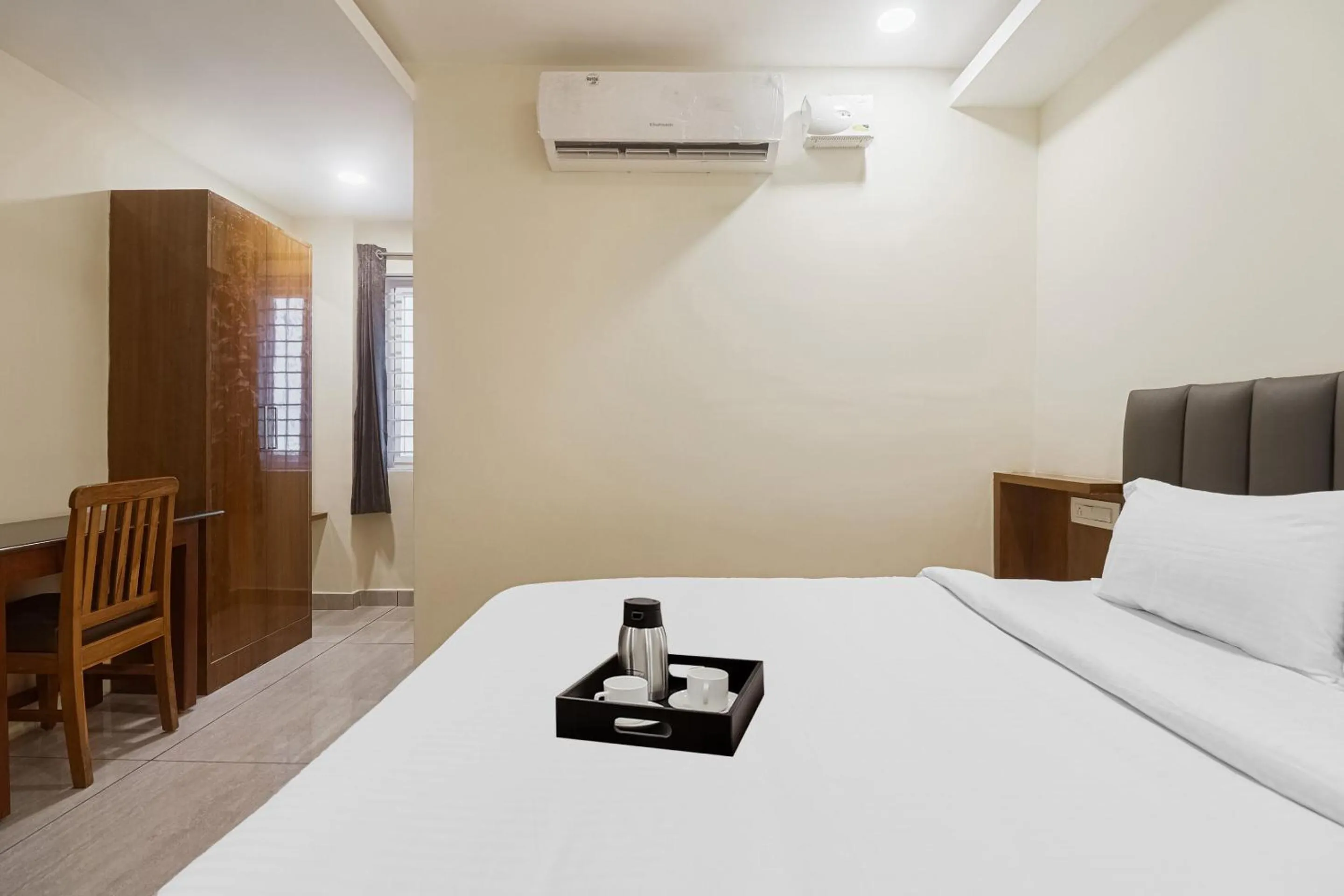 Bedroom, Bed in Townhouse DJ Grand