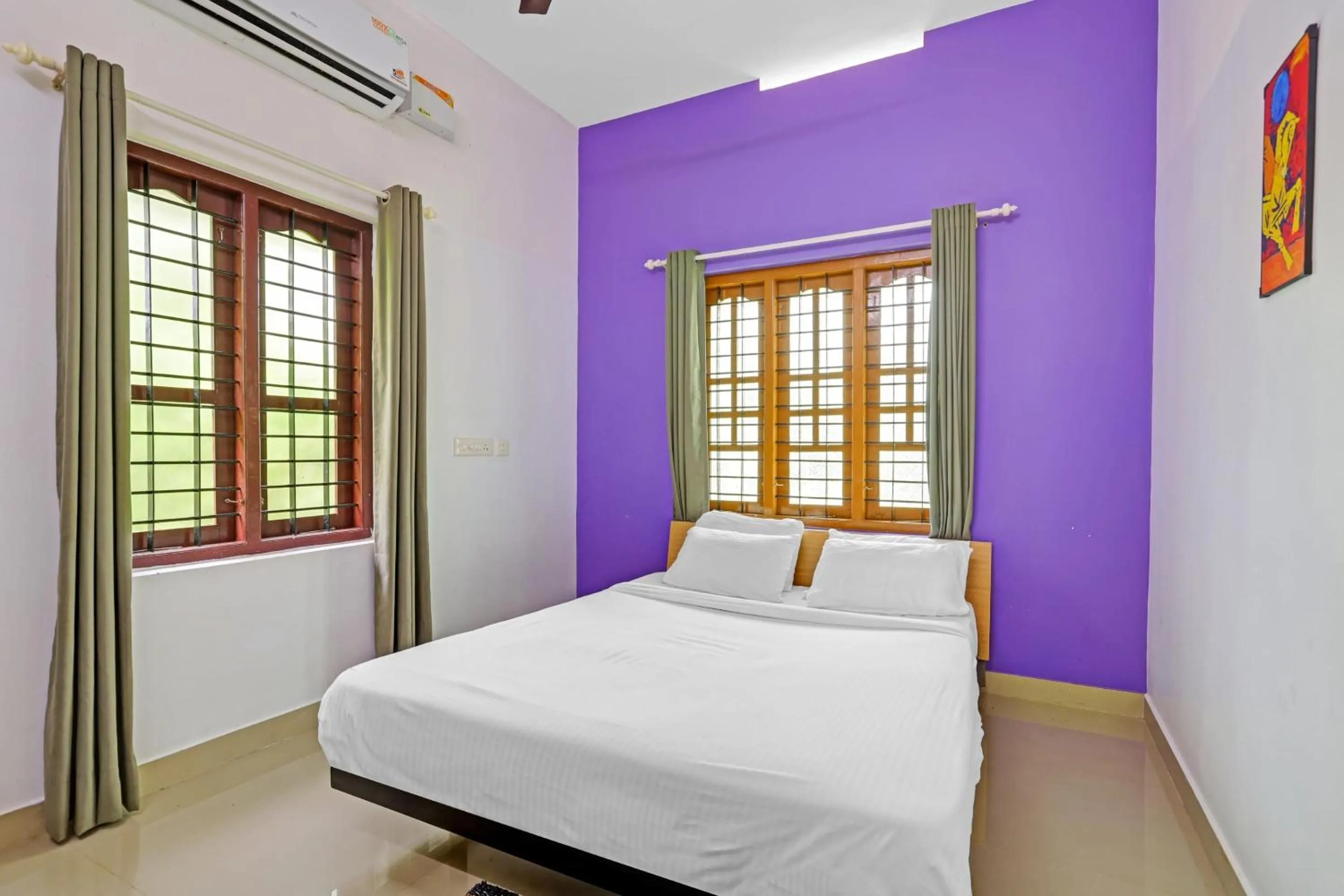 Bedroom, Bed in Super Capital O Pop Tavern Kazhakkottam