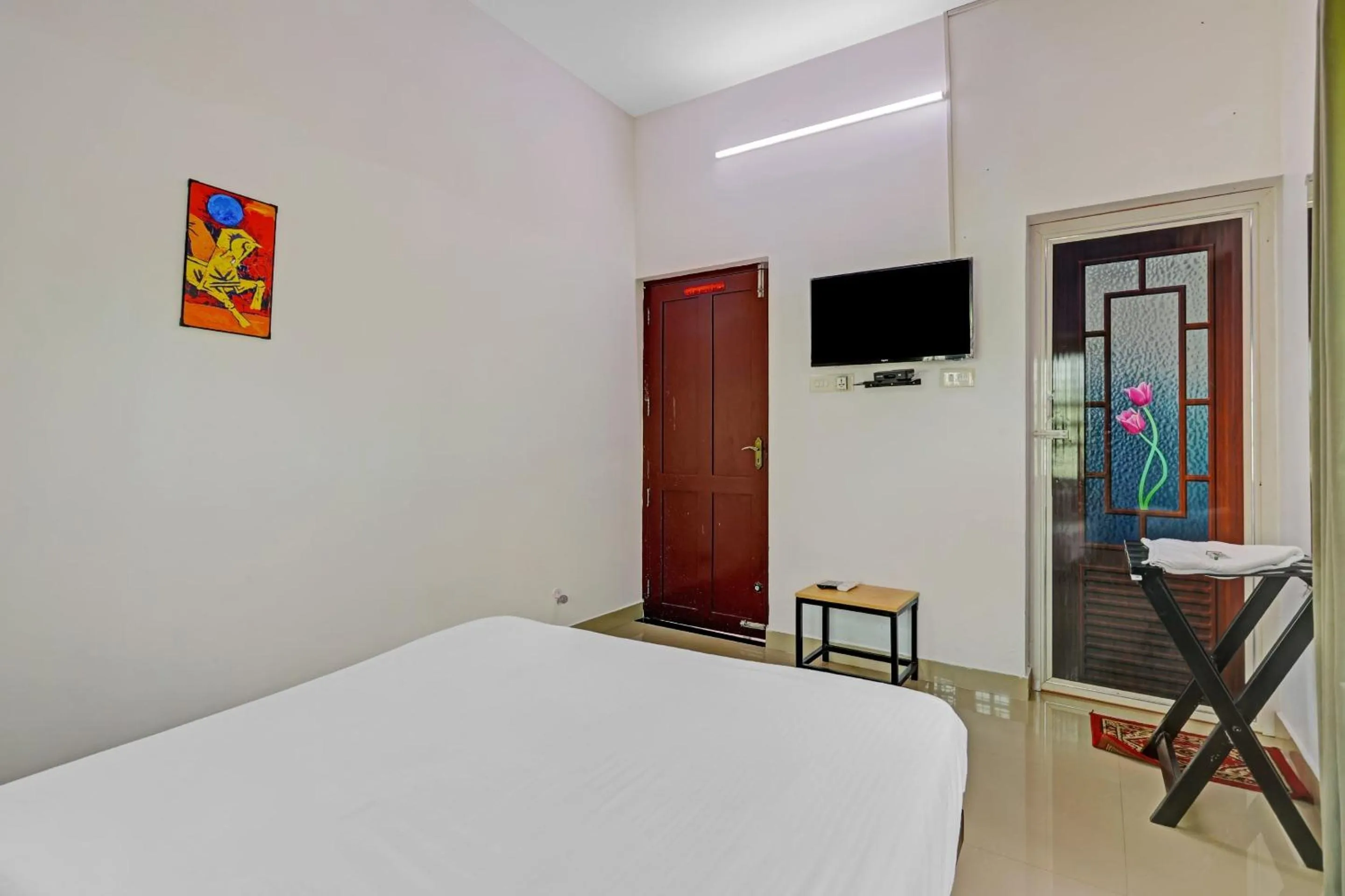 Bedroom, Bed in Super Capital O Pop Tavern Kazhakkottam