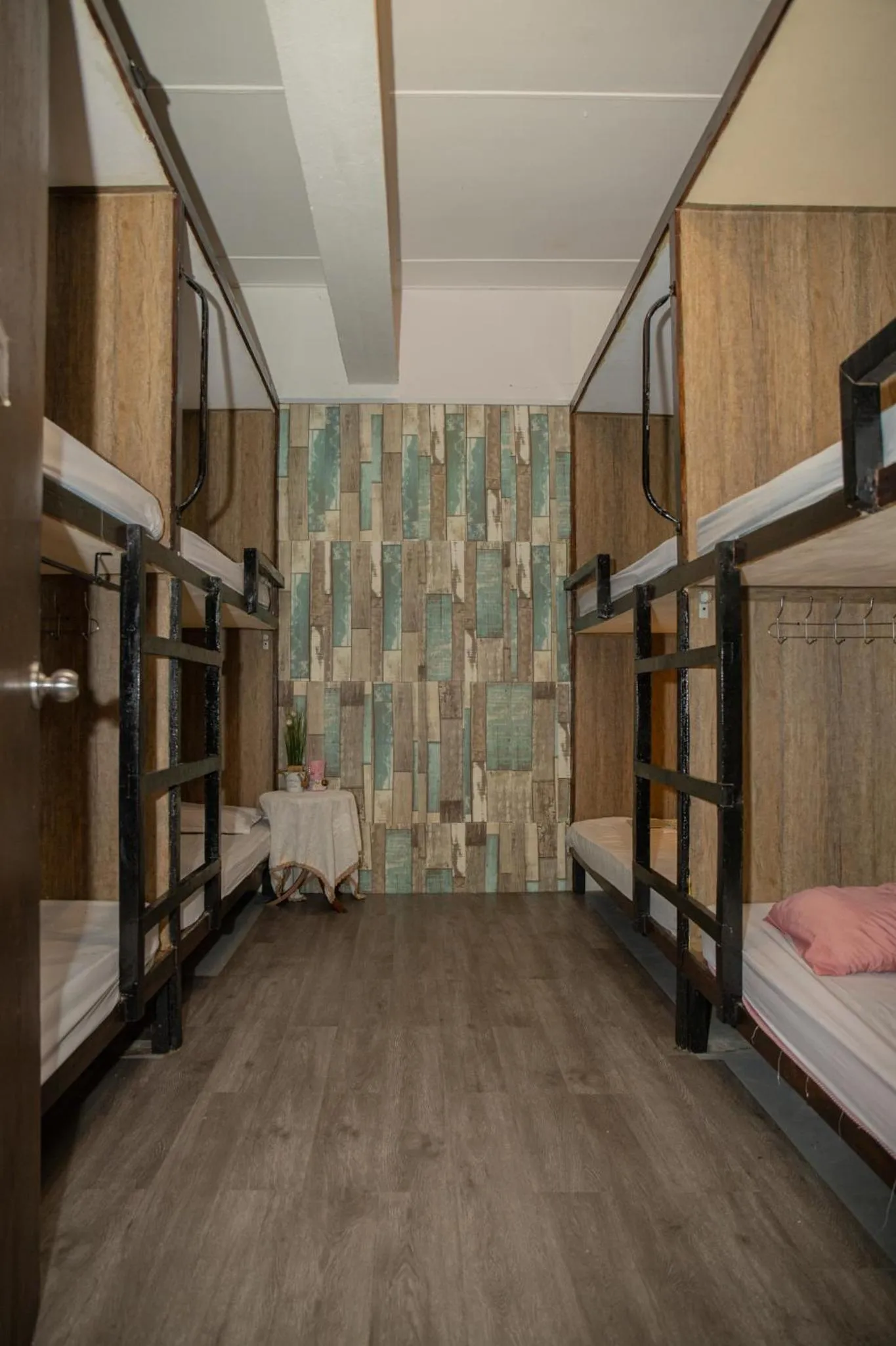 Bed in Escape Backpackers KK