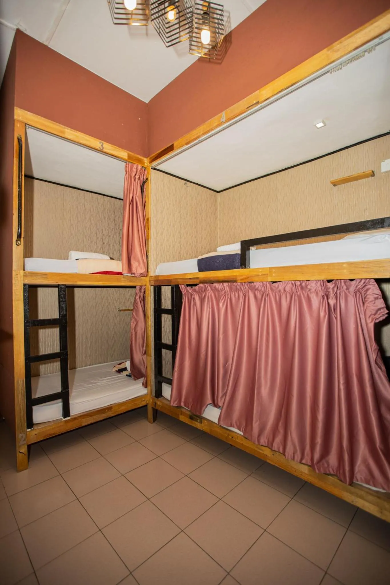 Bed in Escape Backpackers KK