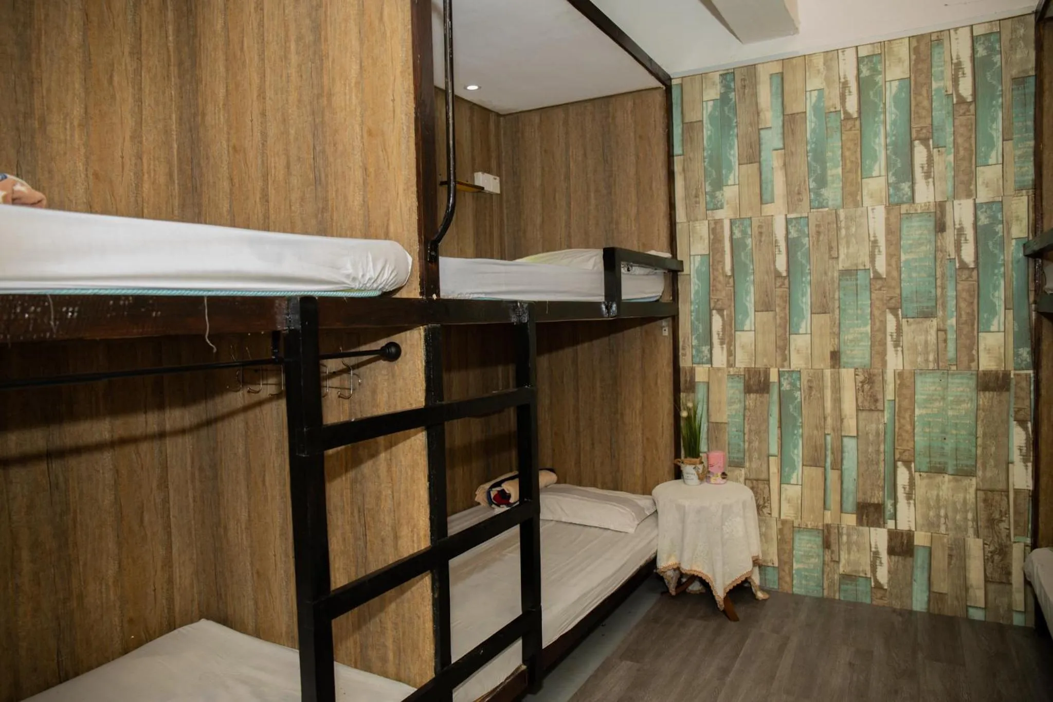 Bed in Escape Backpackers KK