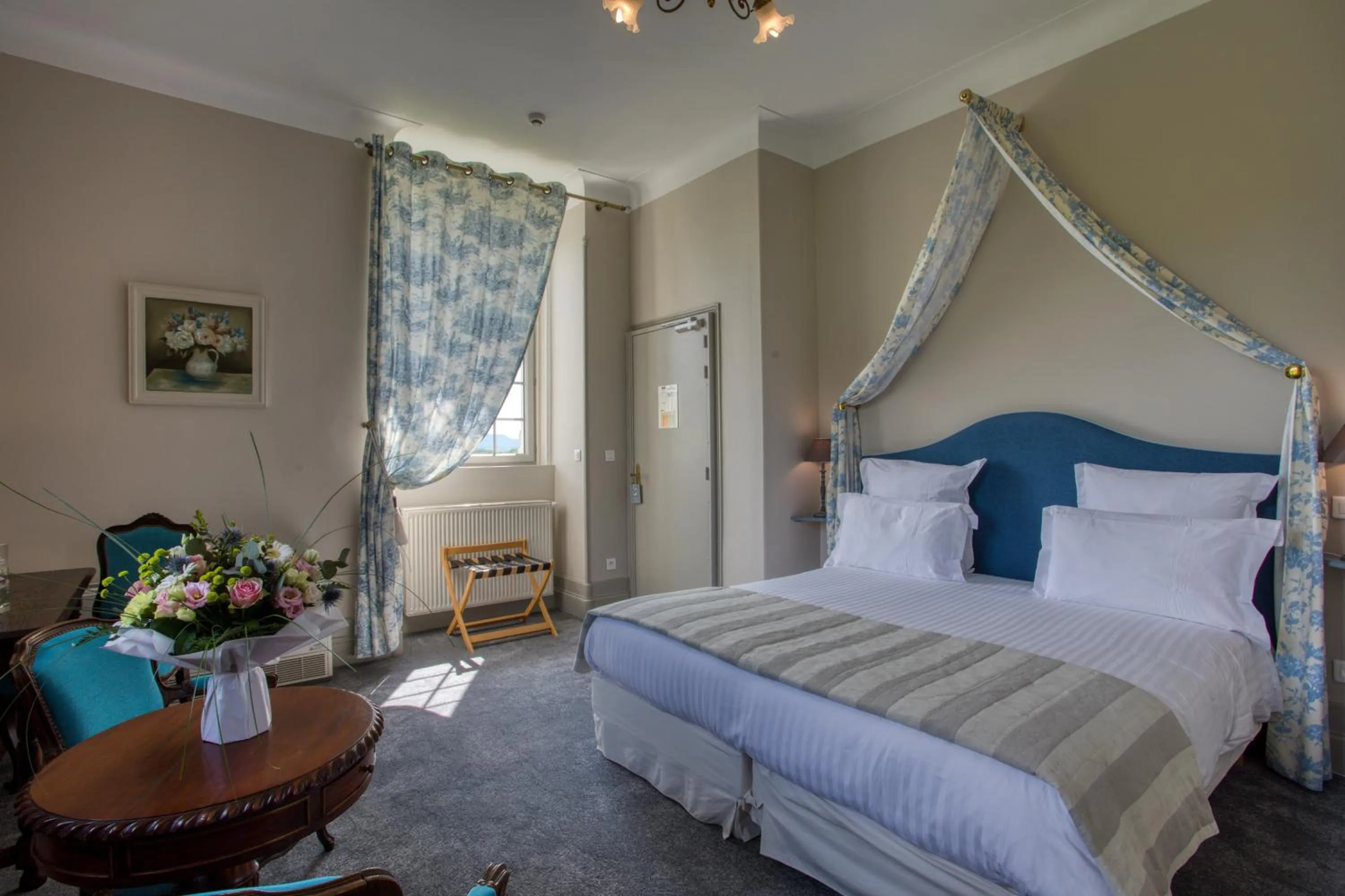 Property building, Bed in Domaine de Monrecour - Hôtel & Restaurant - Proche de Sarlat