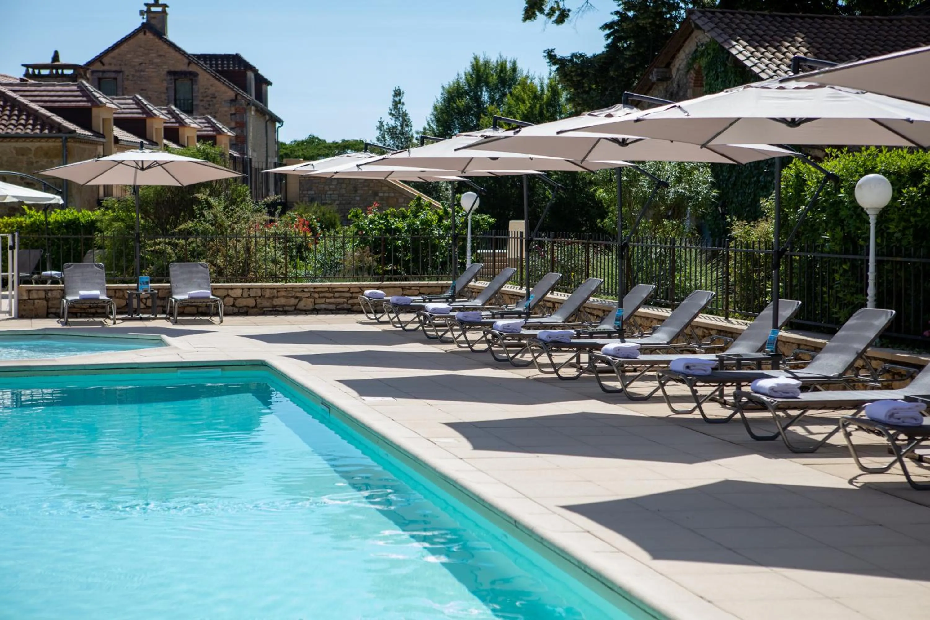 Swimming pool in Domaine de Monrecour - Hôtel & Restaurant - Proche de Sarlat