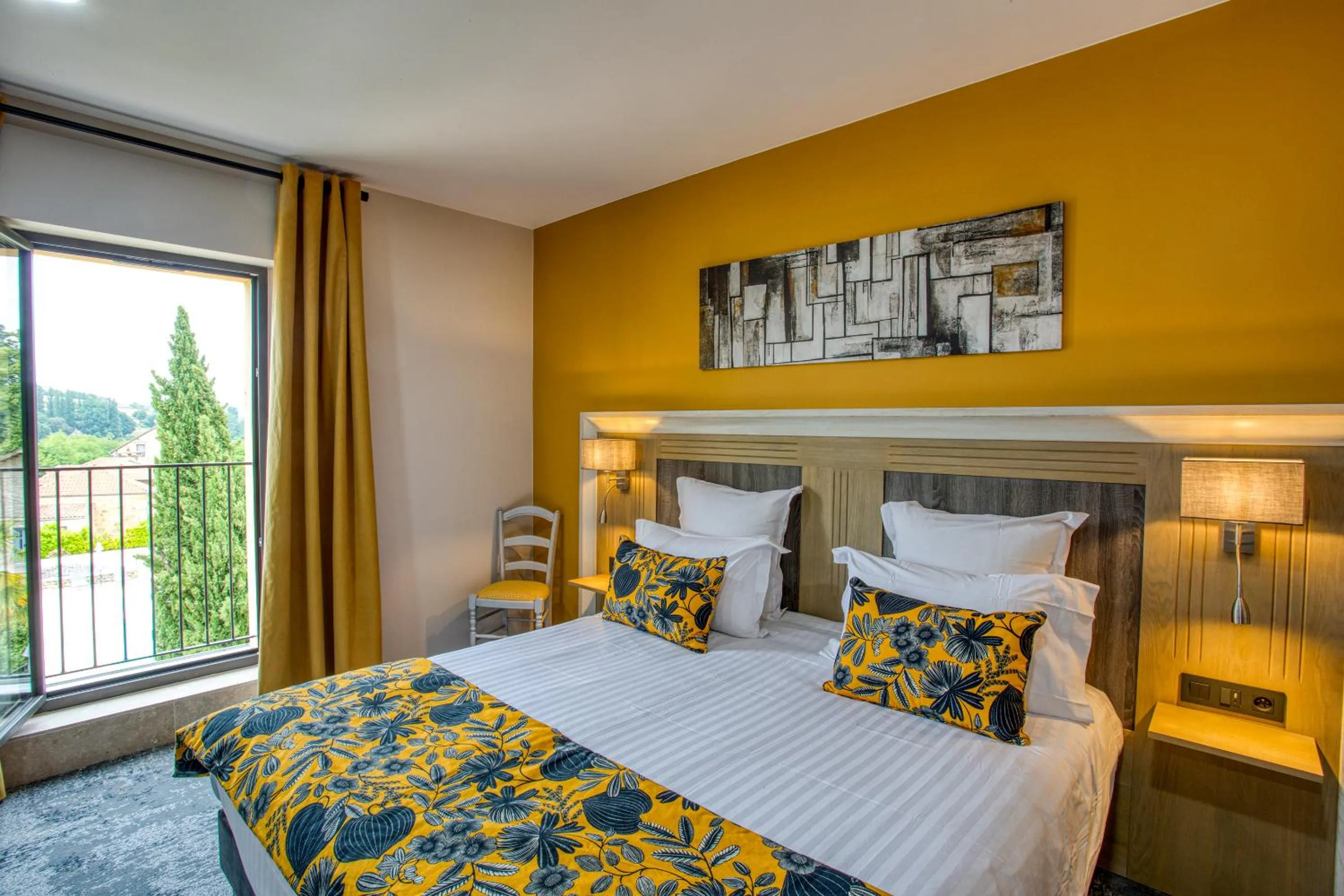 Bed in Domaine de Monrecour - Hôtel & Restaurant - Proche de Sarlat