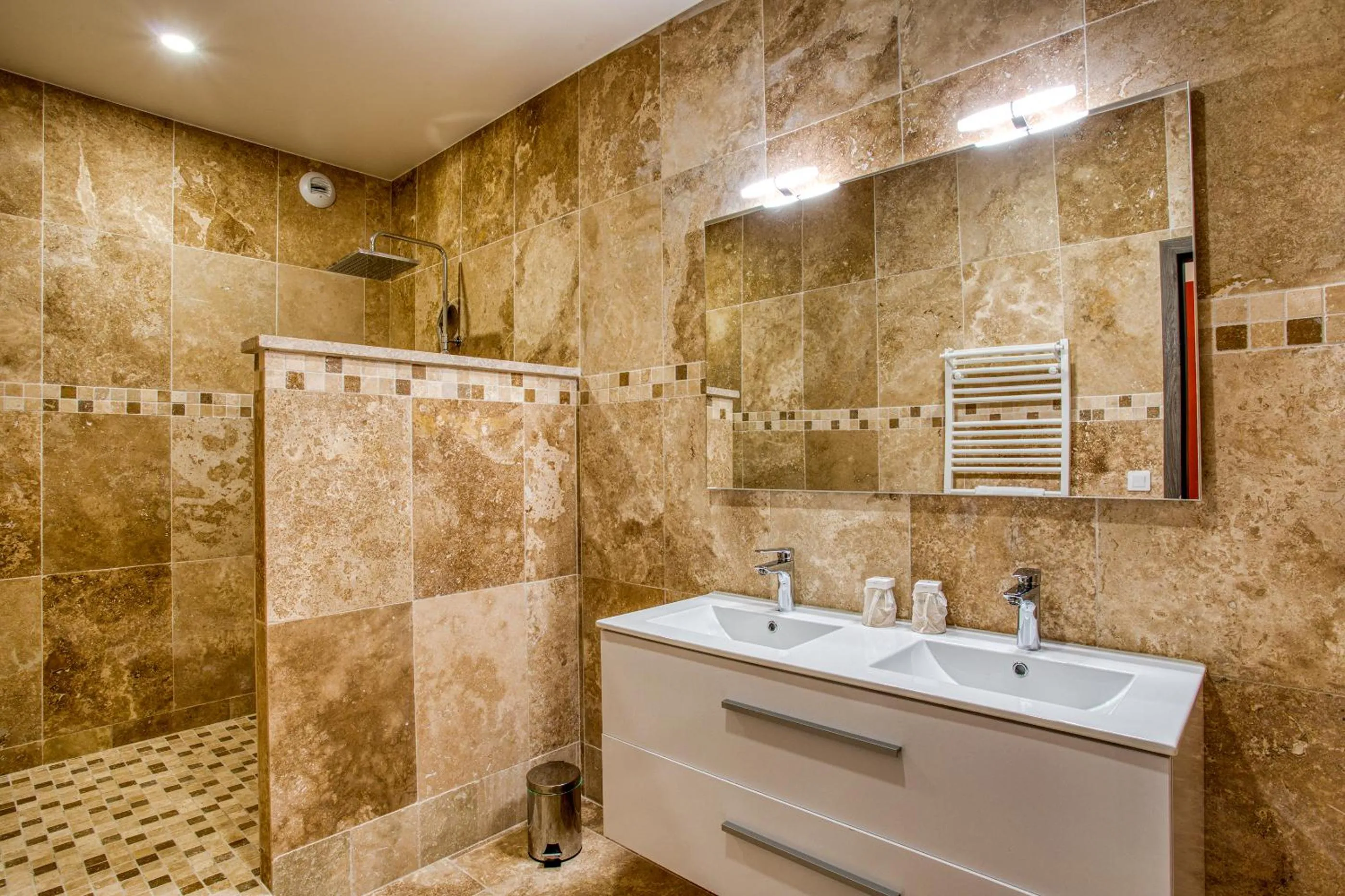 Shower in Domaine de Monrecour - Hôtel & Restaurant - Proche de Sarlat