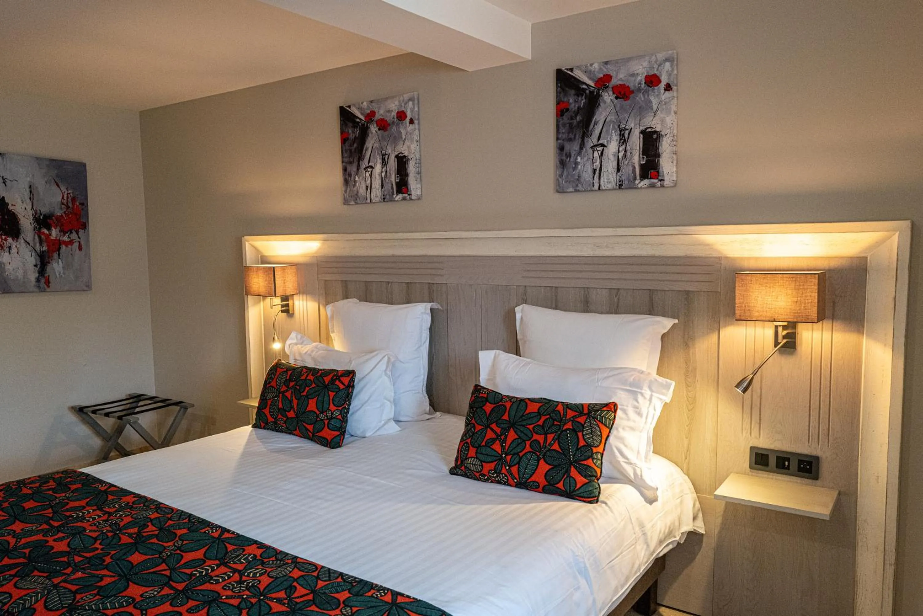 Bed in Domaine de Monrecour - Hôtel & Restaurant - Proche de Sarlat