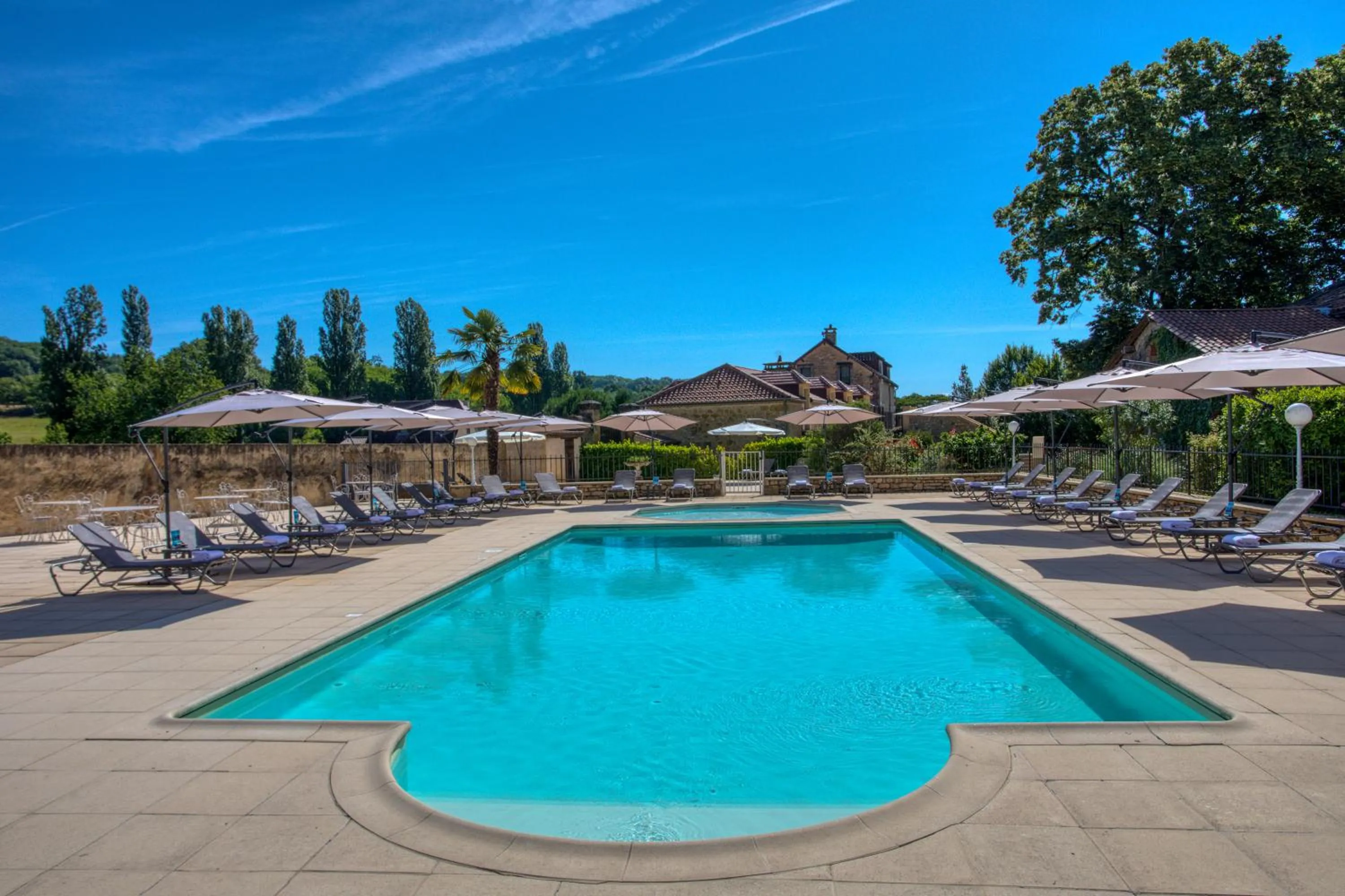 Swimming pool in Domaine de Monrecour - Hôtel & Restaurant - Proche de Sarlat