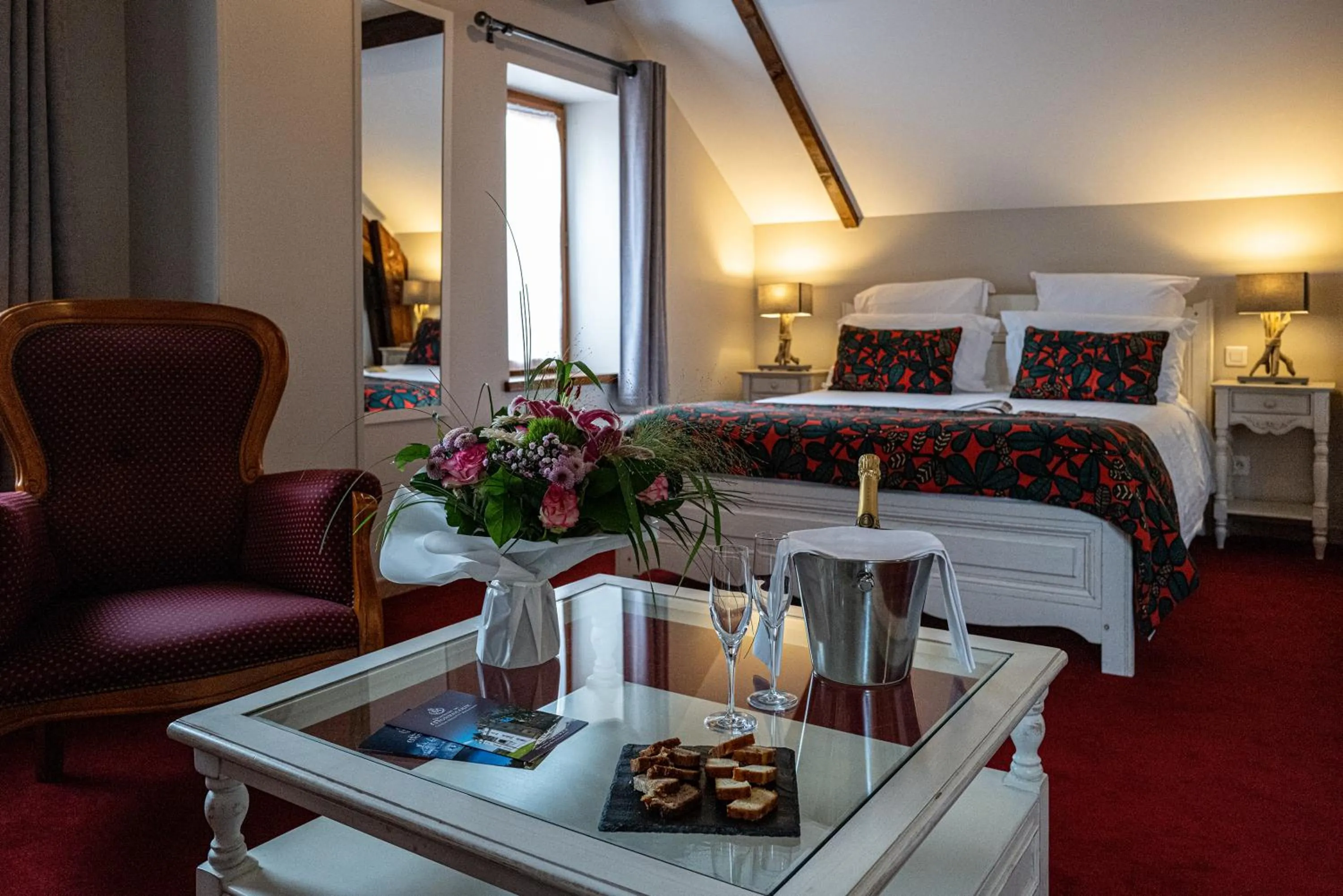 Bed in Domaine de Monrecour - Hôtel & Restaurant - Proche de Sarlat