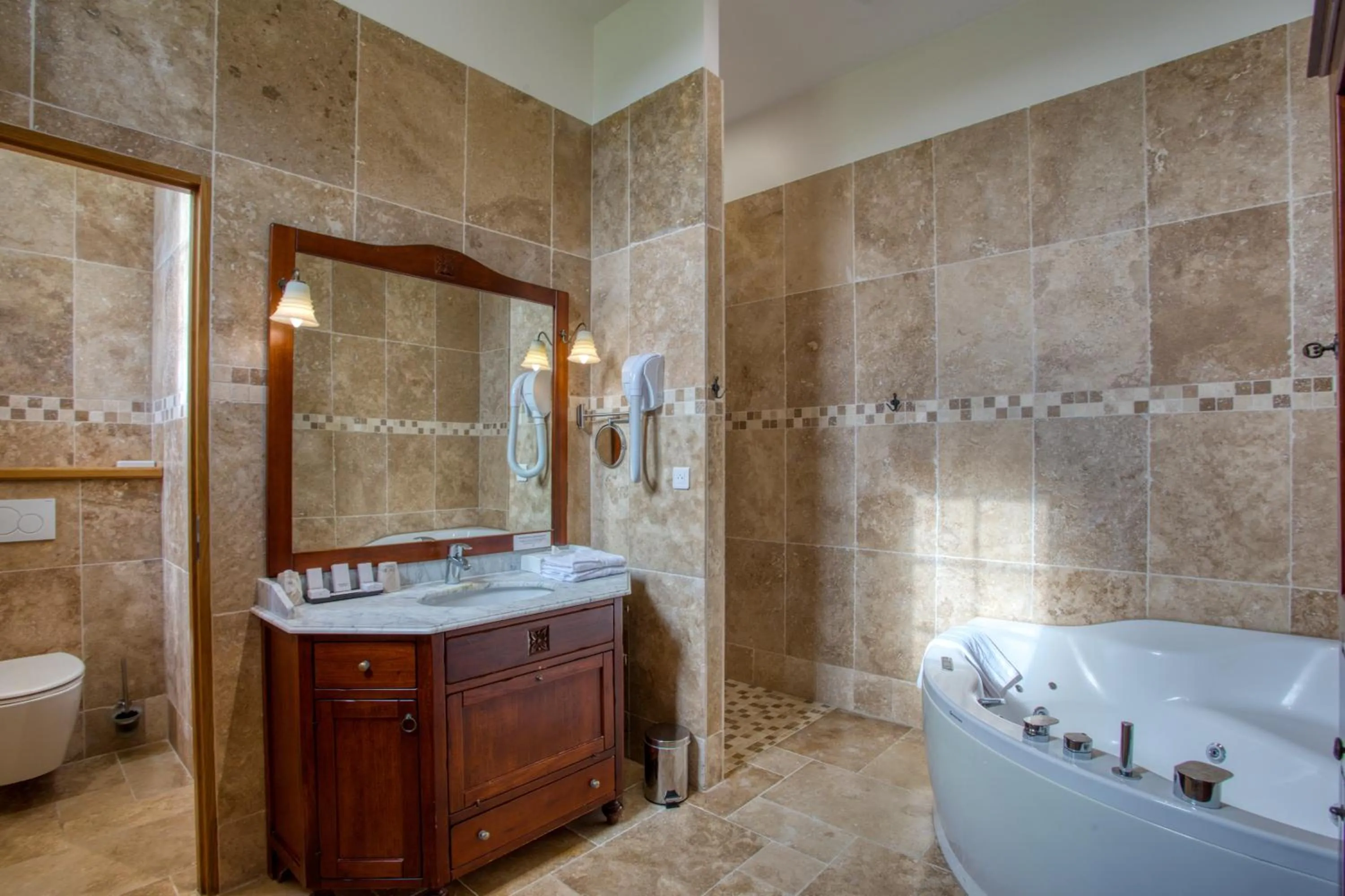 Bathroom in Domaine de Monrecour - Hôtel & Restaurant - Proche de Sarlat