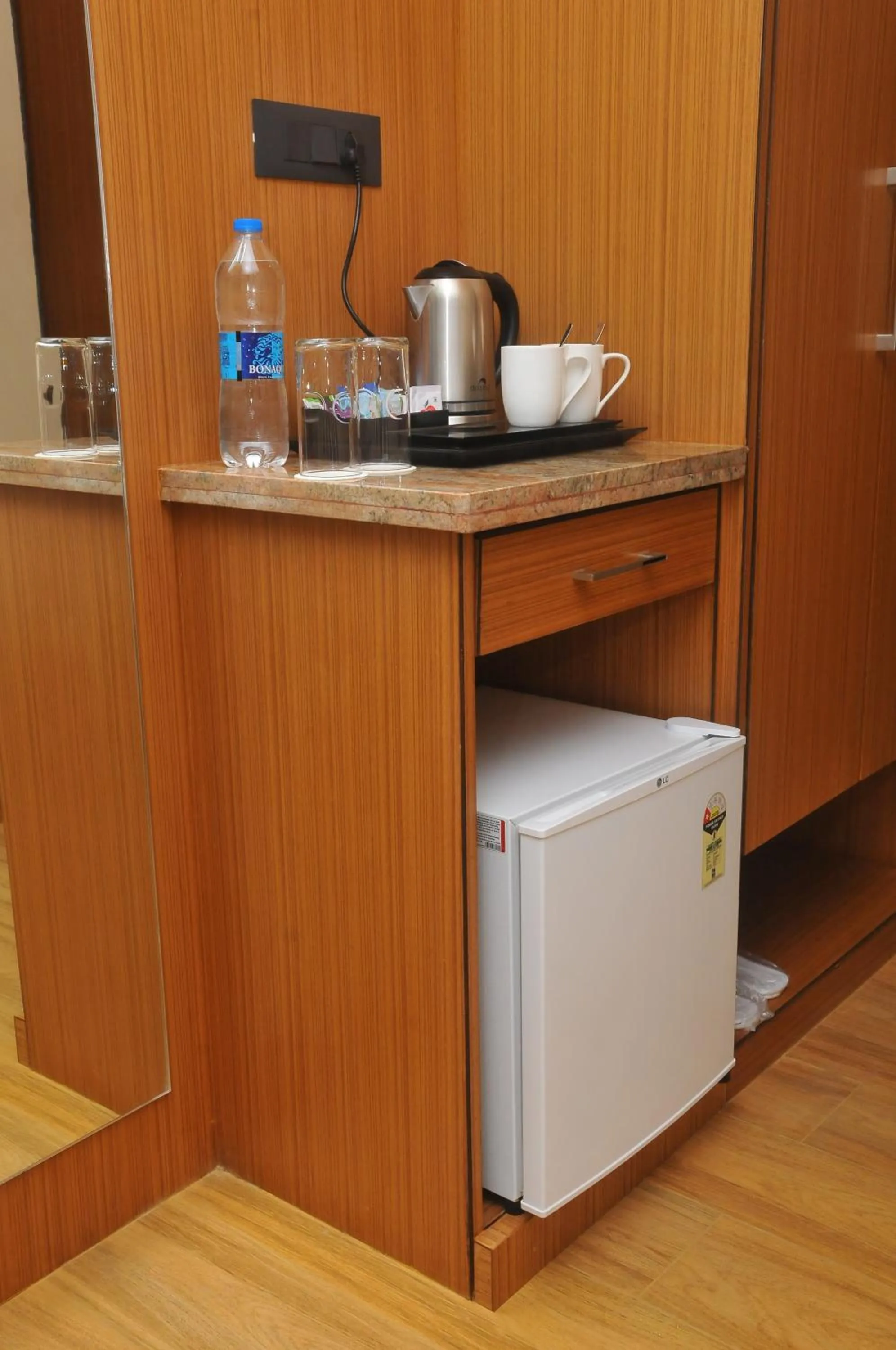 minibar in S R Continental