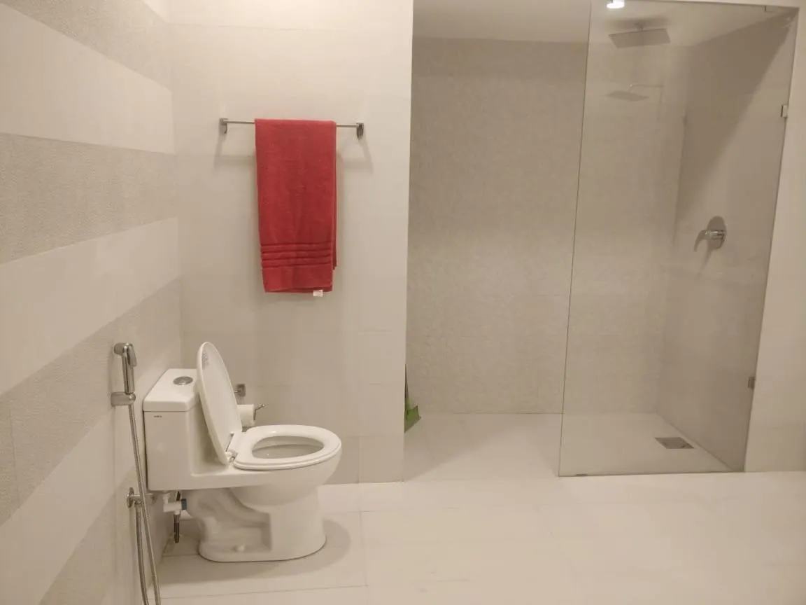 Shower in Comfyinn Guest House