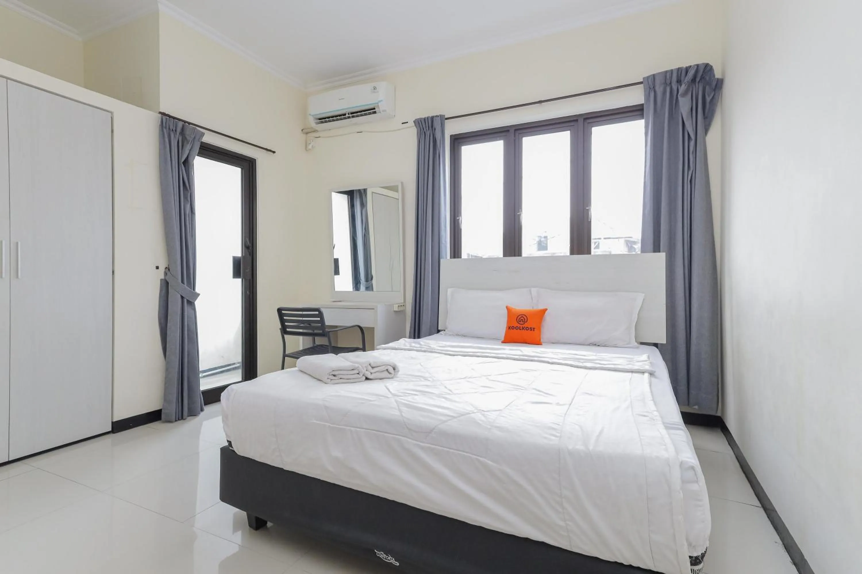 Bedroom in KoolKost near Tunjungan Plaza