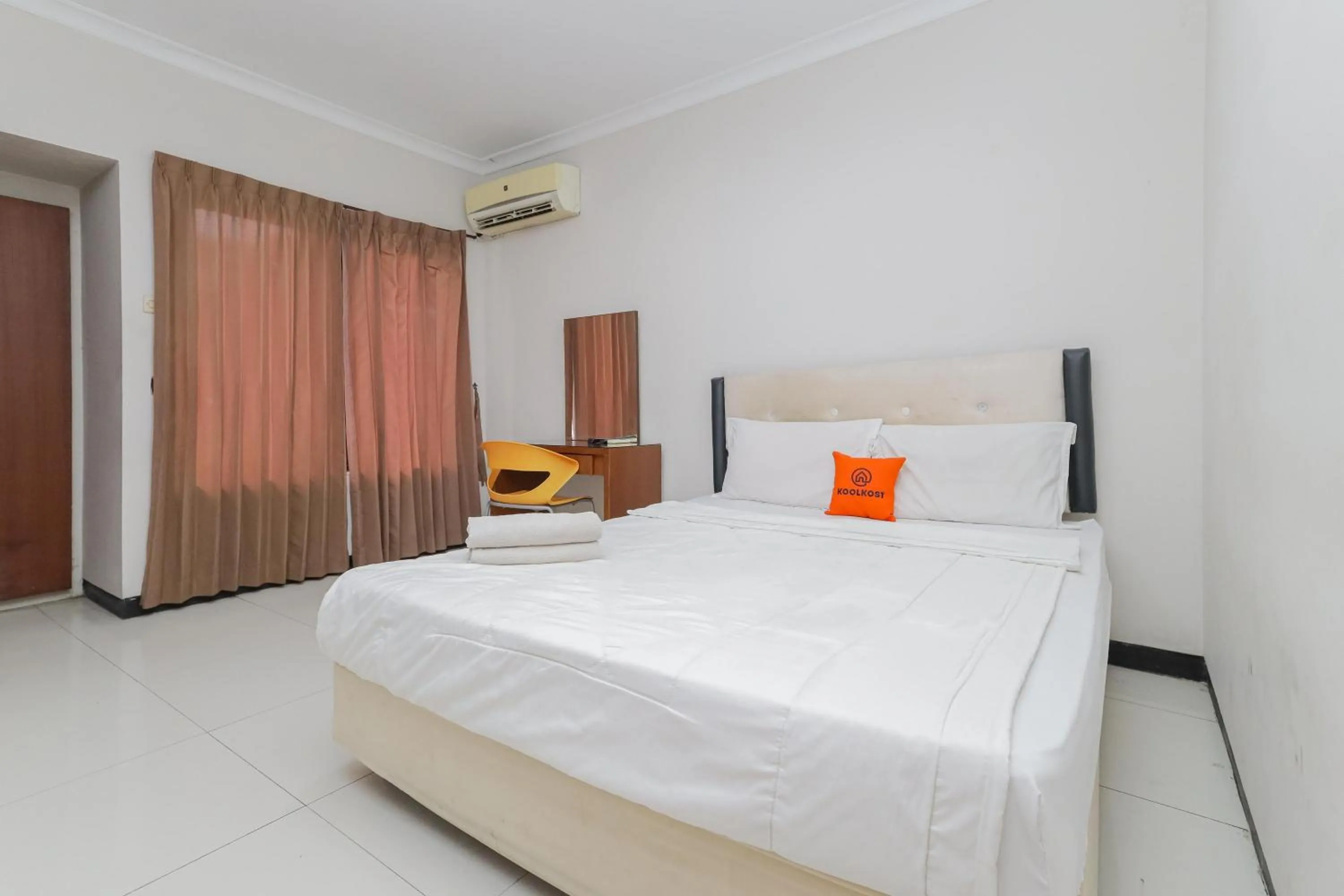 Bedroom in KoolKost near Tunjungan Plaza