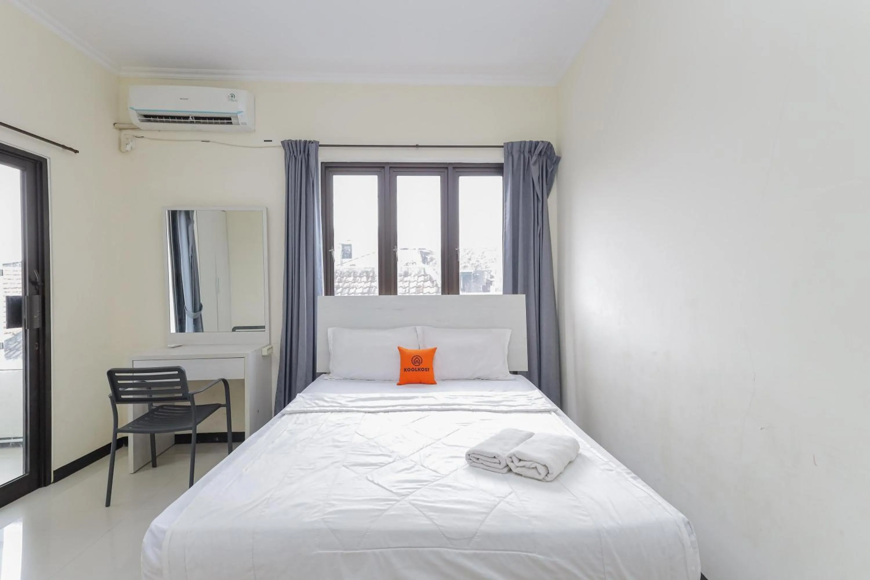 Bedroom in KoolKost near Tunjungan Plaza