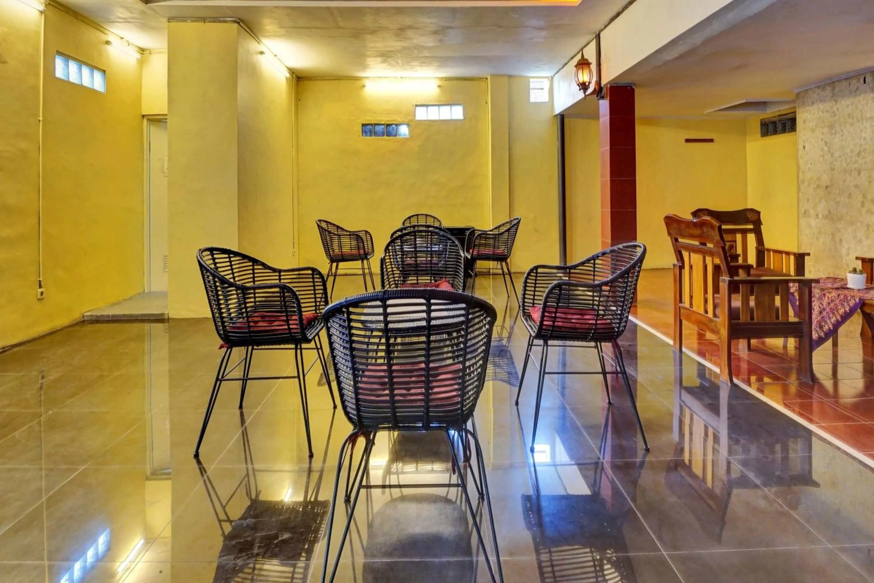 Lobby or reception in Hotel O Btc Guest House Syariah