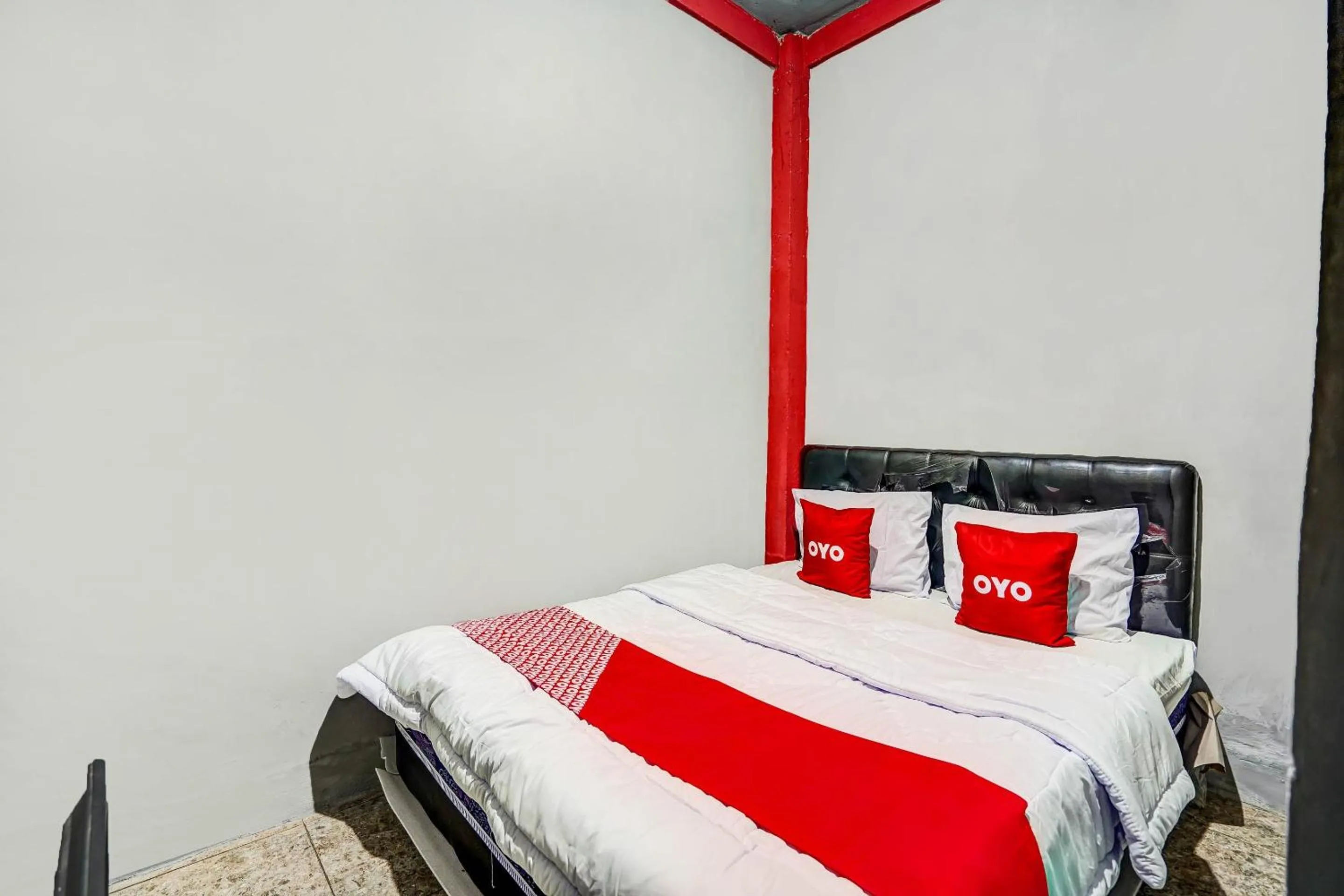 Bedroom, Bed in Hotel O Griyo Sonia