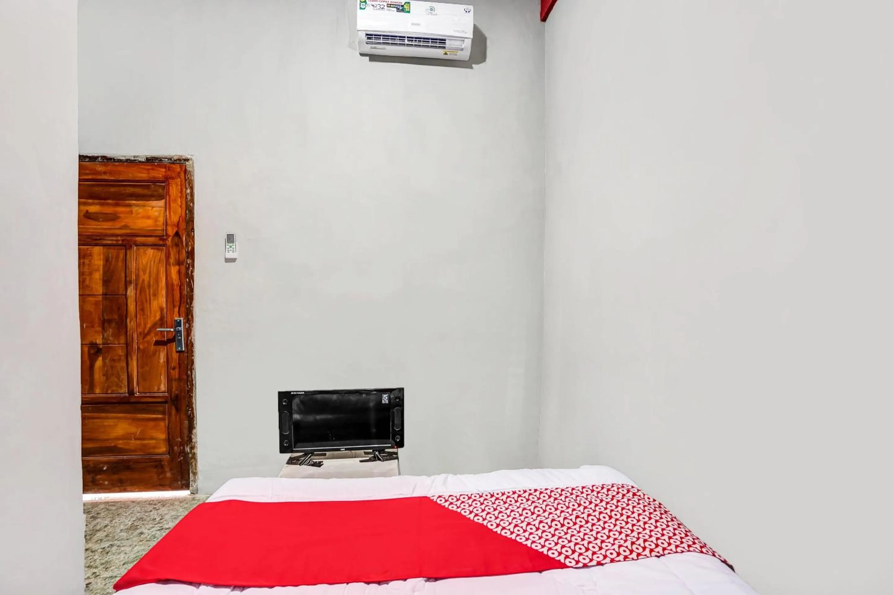 Bedroom, Bed in Hotel O Griyo Sonia