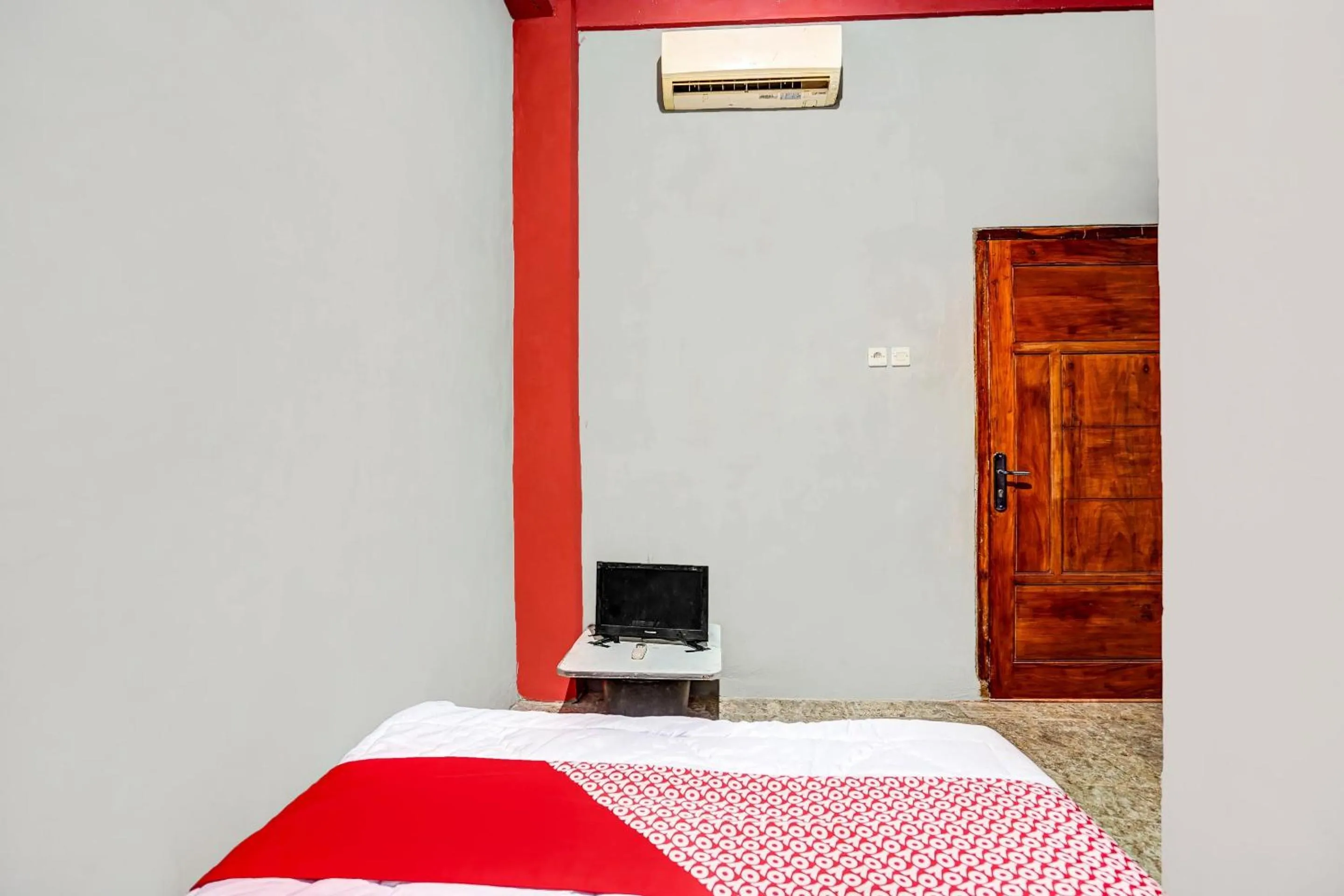 Bedroom, Bed in Hotel O Griyo Sonia