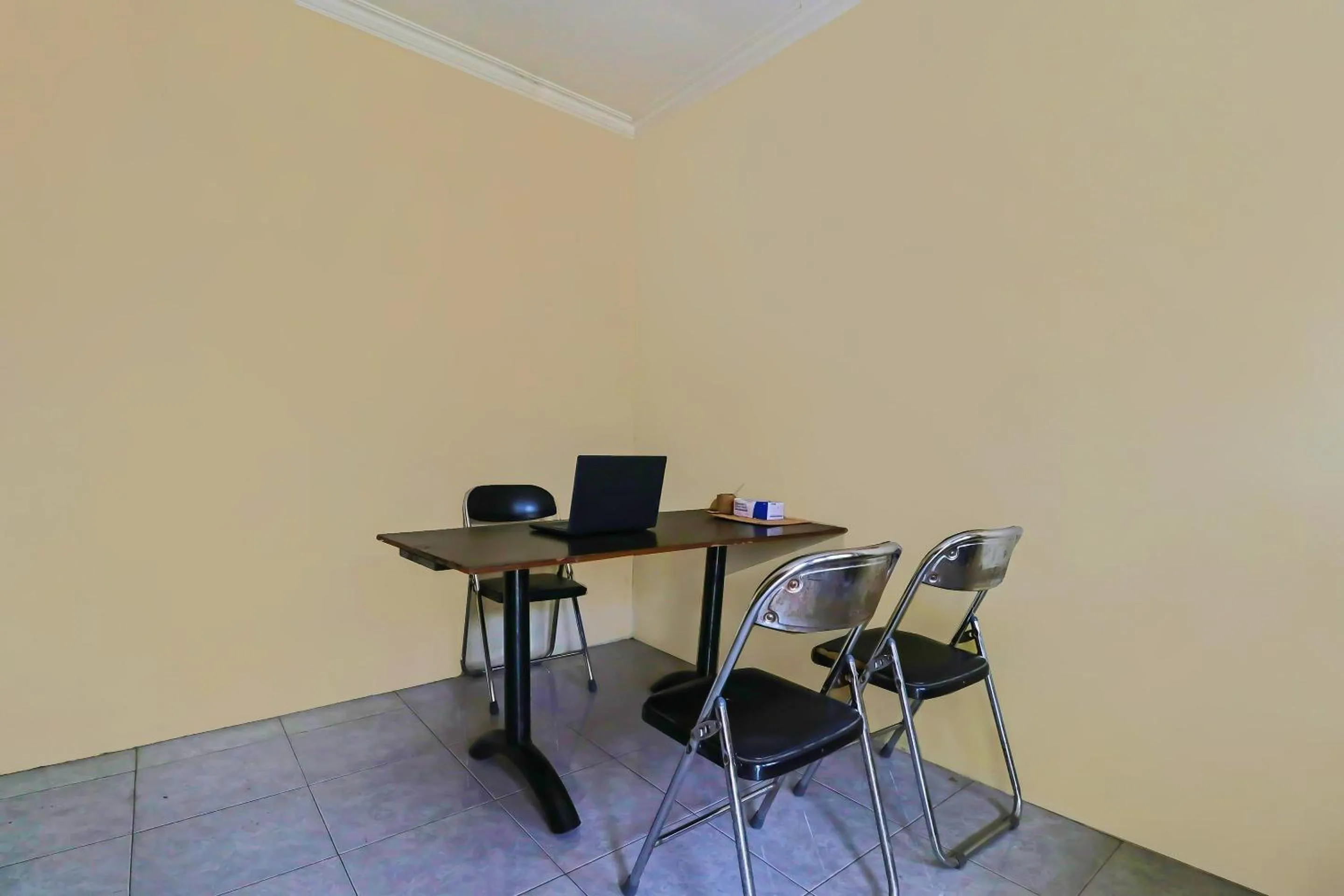 Lobby or reception in OYO 90809 Homestay Black Pink Merah Jambu Syariah