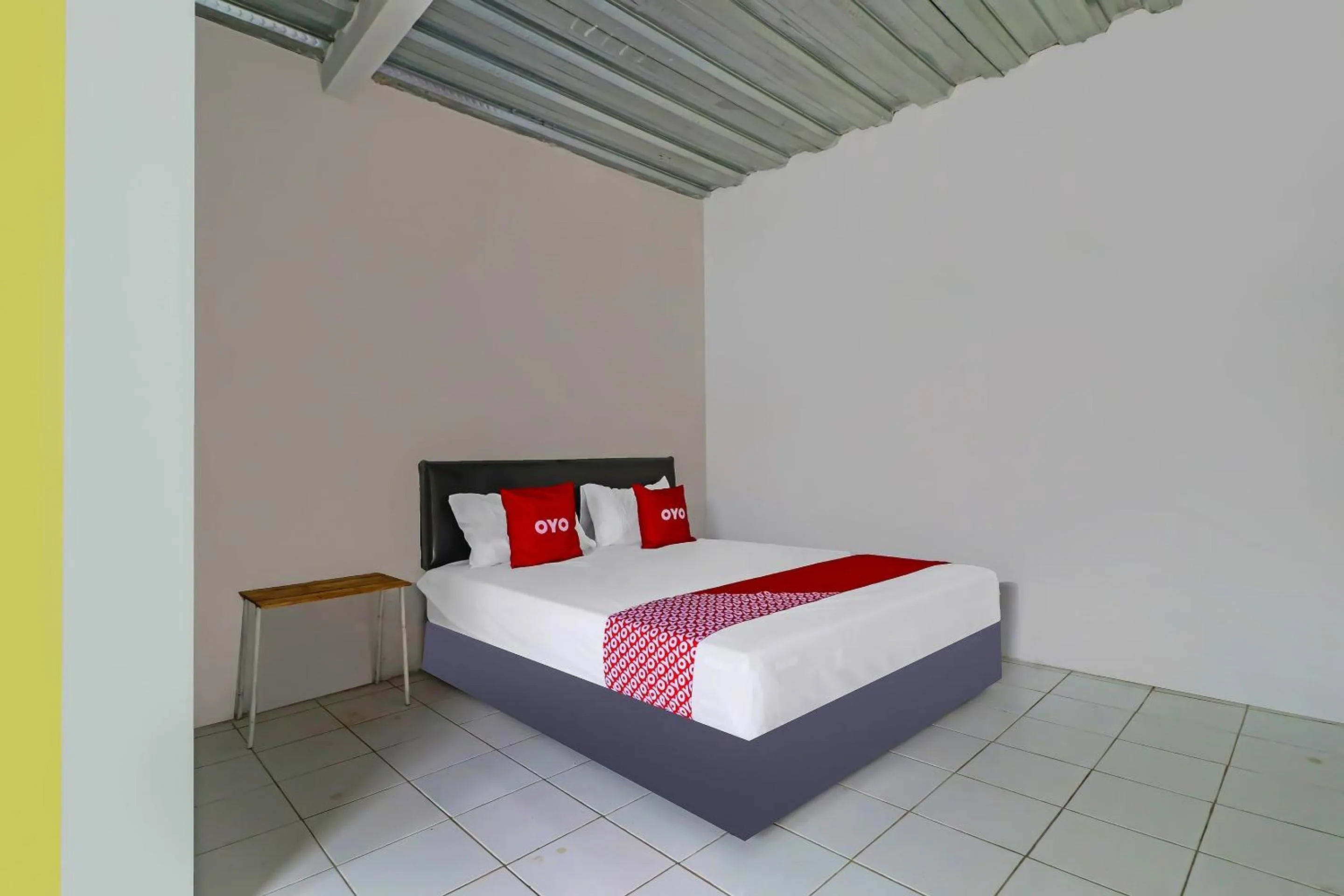 Bedroom, Bed in OYO 90809 Homestay Black Pink Merah Jambu Syariah