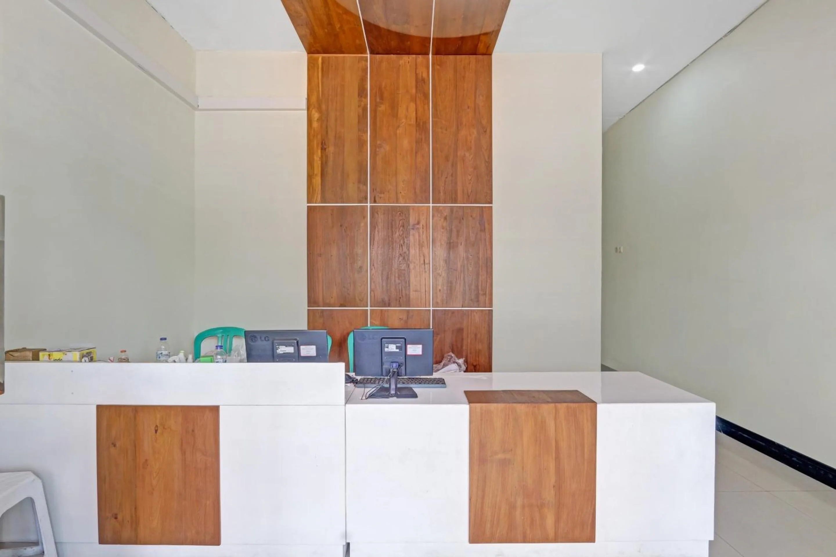 Lobby or reception in Capital O 90811 Myhome