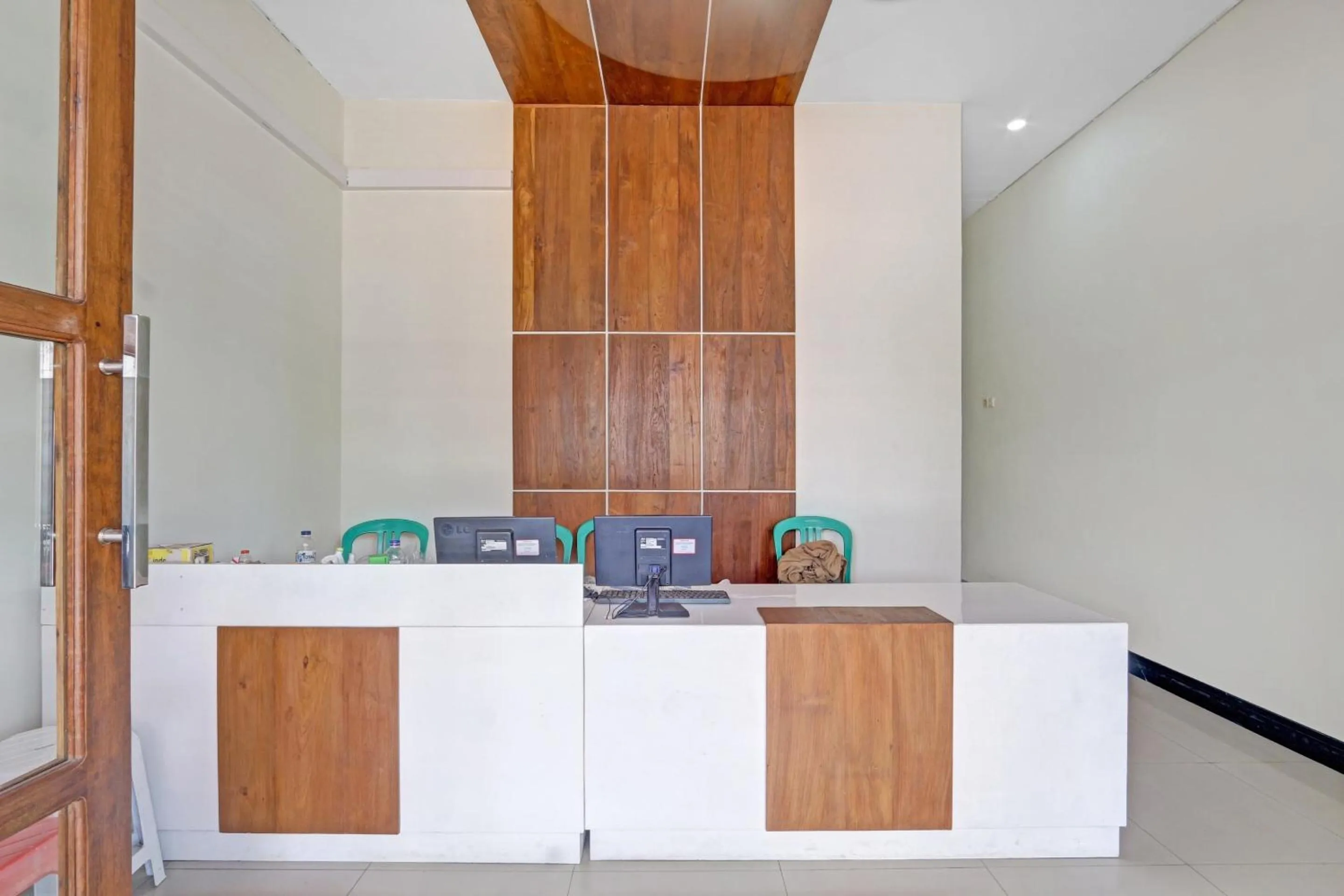 Lobby or reception in Capital O 90811 Myhome