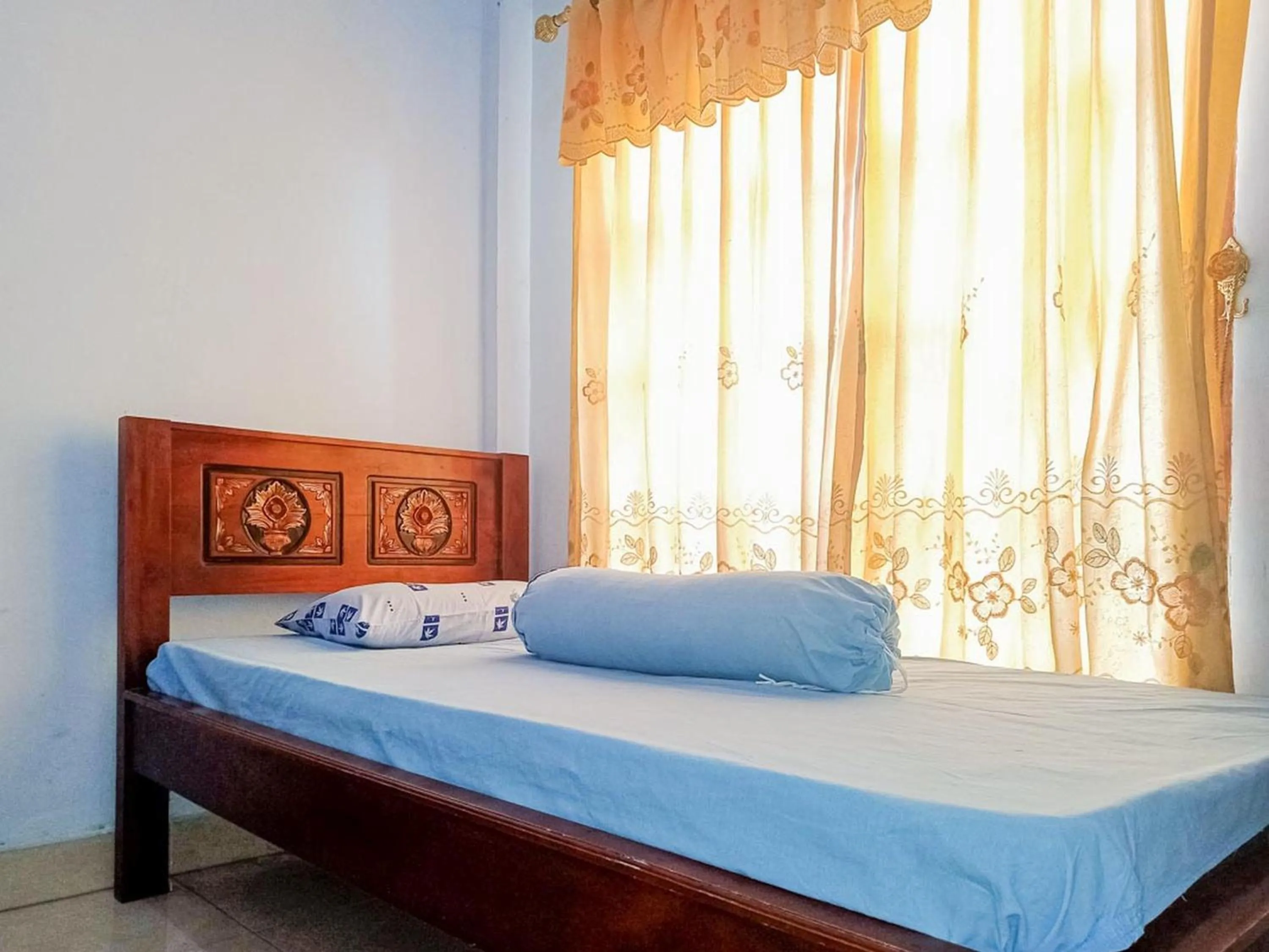 Bedroom, Bed in Hotel O Wisma Awal Fajar Syariah Near Mars Gym Bulukumba