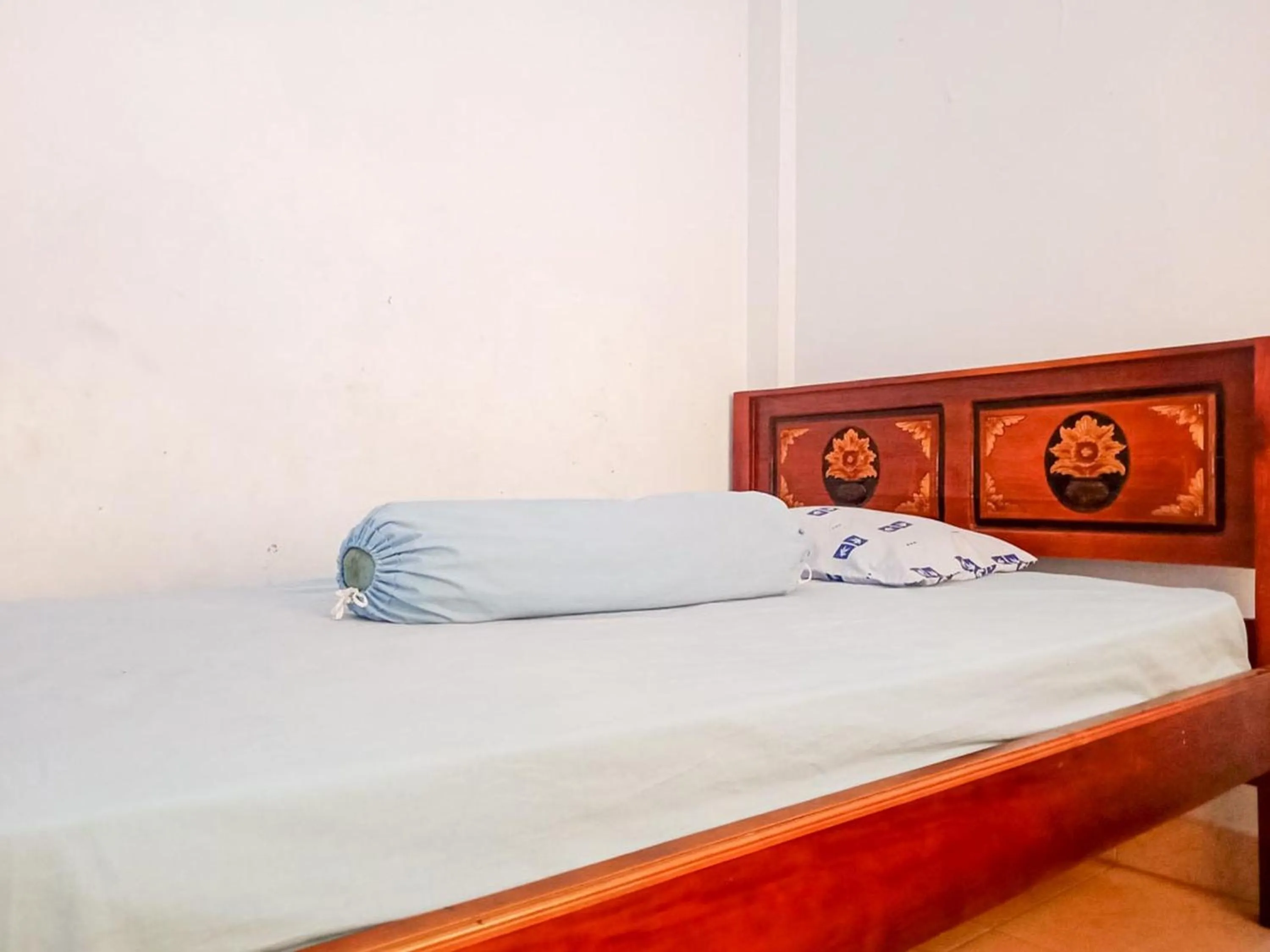 Bedroom, Bed in Hotel O Wisma Awal Fajar Syariah Near Mars Gym Bulukumba