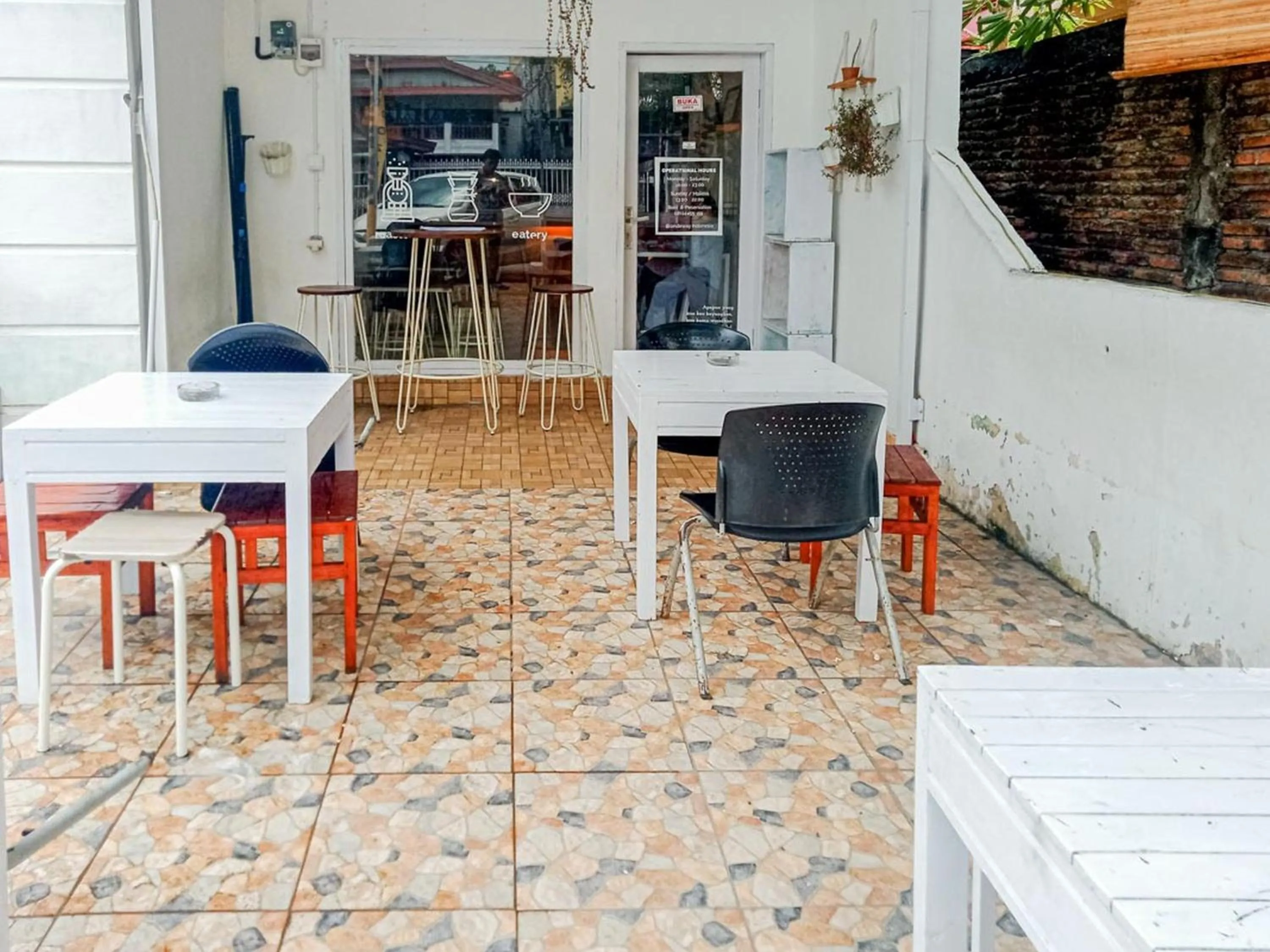 Dining area in Hotel O Wisma Awal Fajar Syariah Near Mars Gym Bulukumba