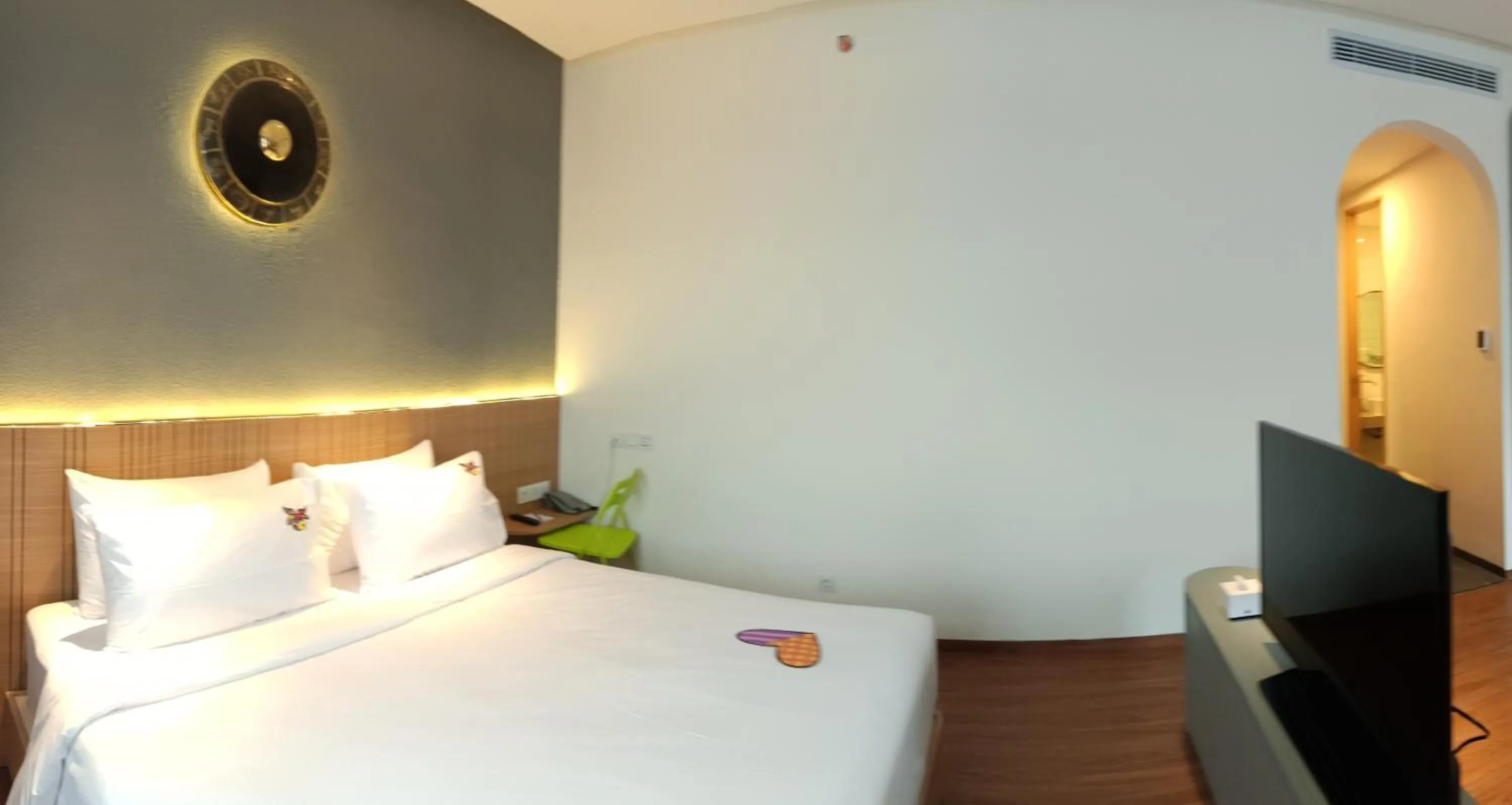 Bed in MaxOneHotels Loji Kridanggo @Boyolali