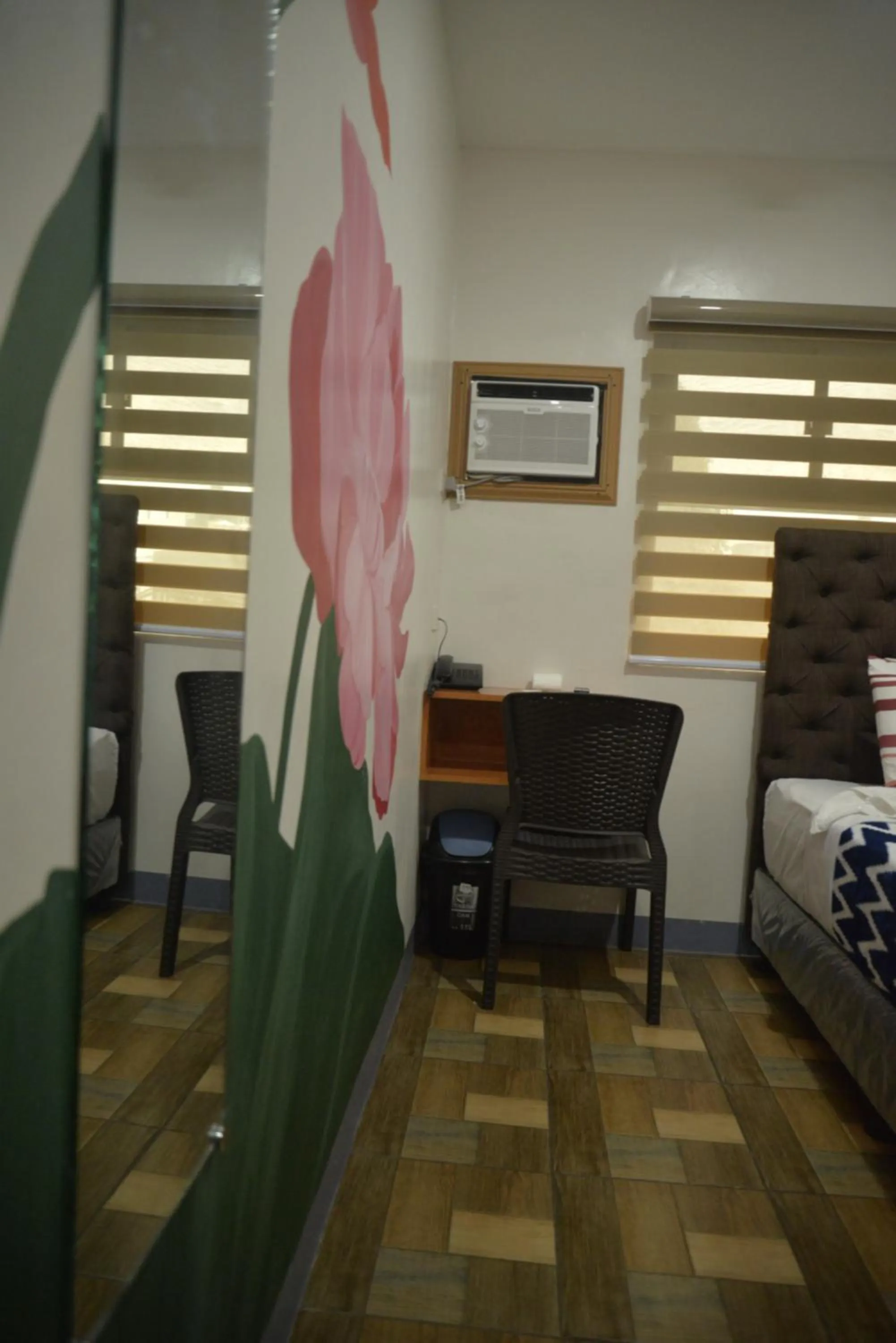 Seating area, Bed in FB DORMITEL SUITES