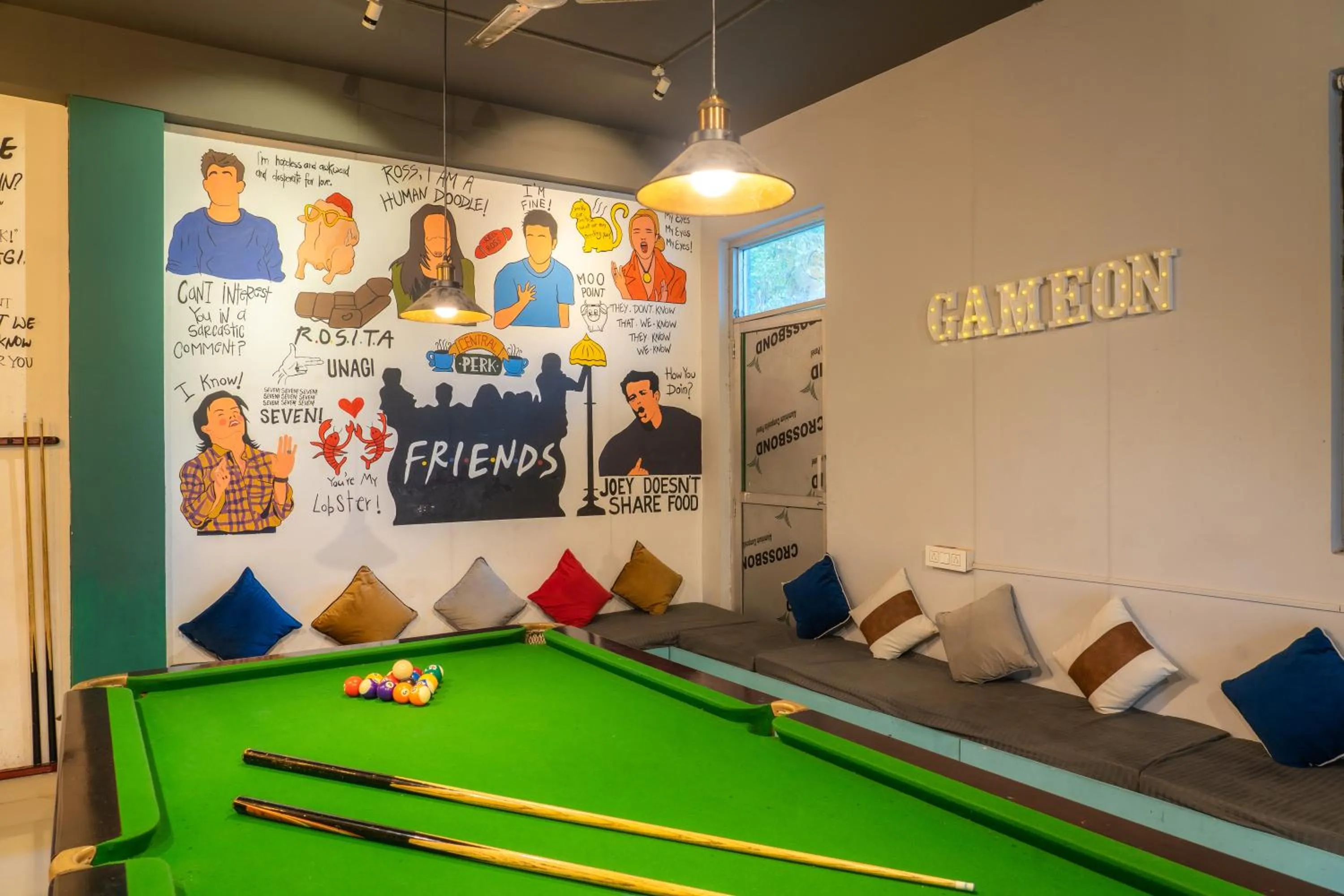 Billiard in Whoopers Hostel Bir