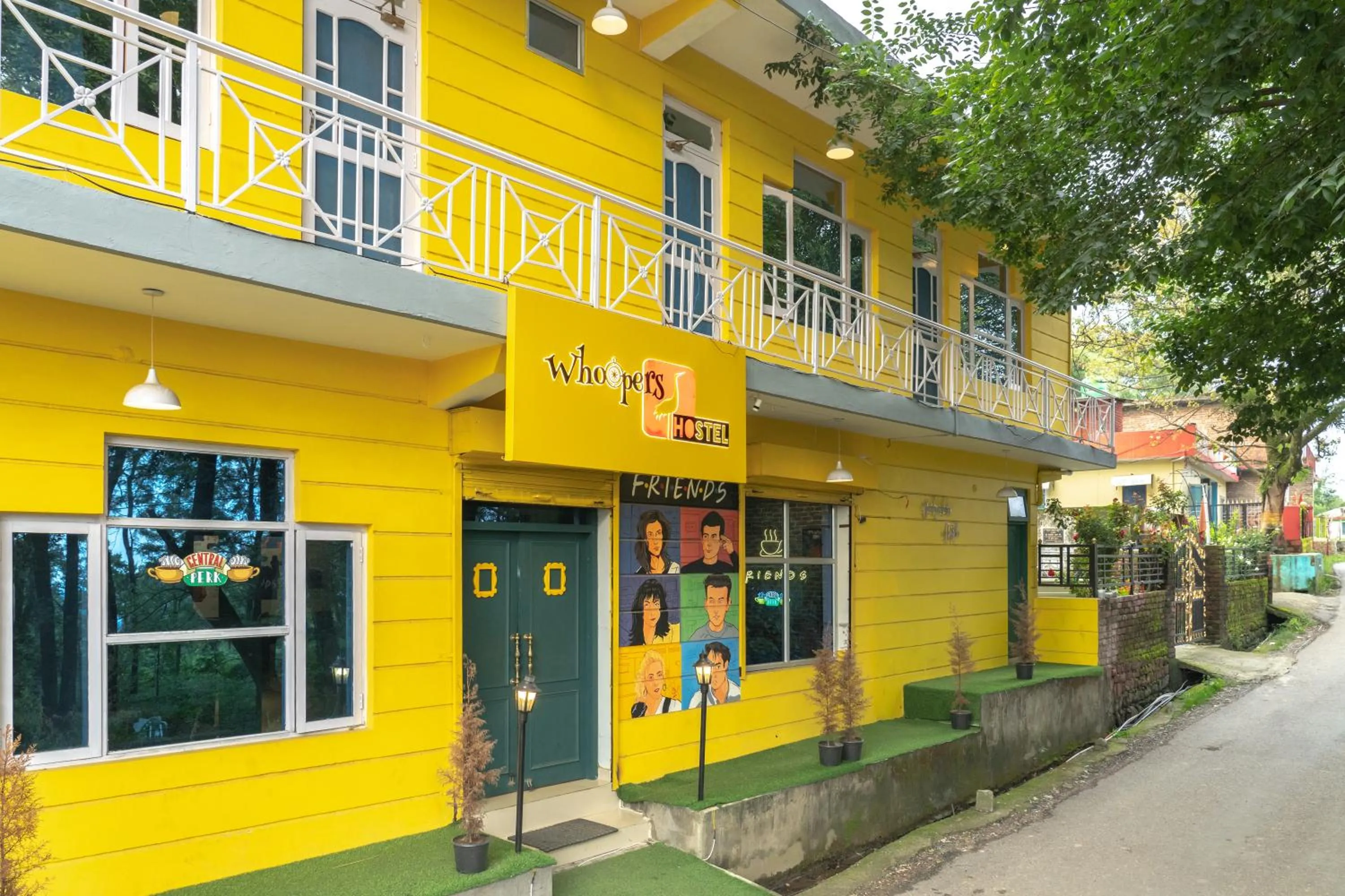 Property building in Whoopers Hostel Bir