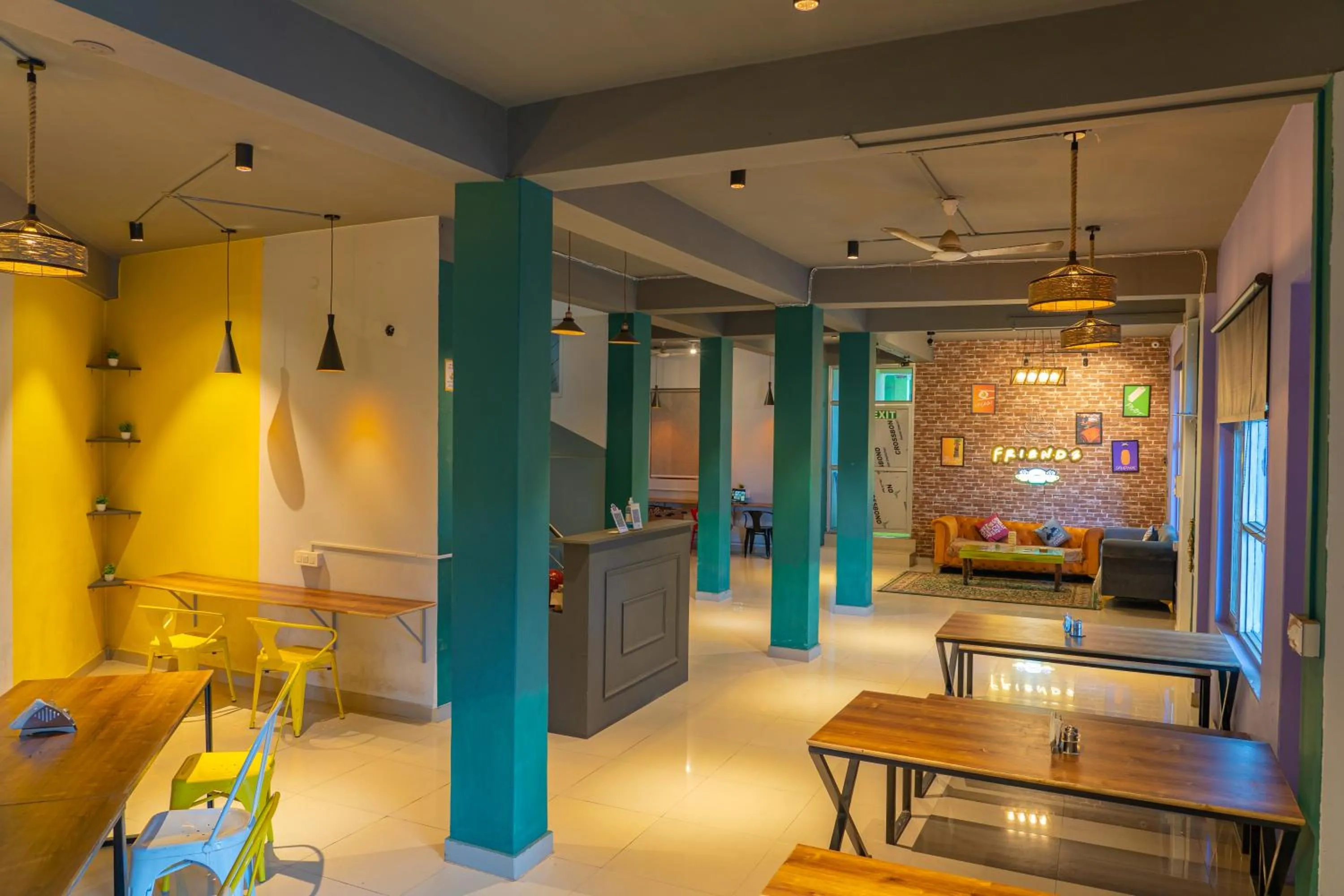 Restaurant/places to eat in Whoopers Hostel Bir