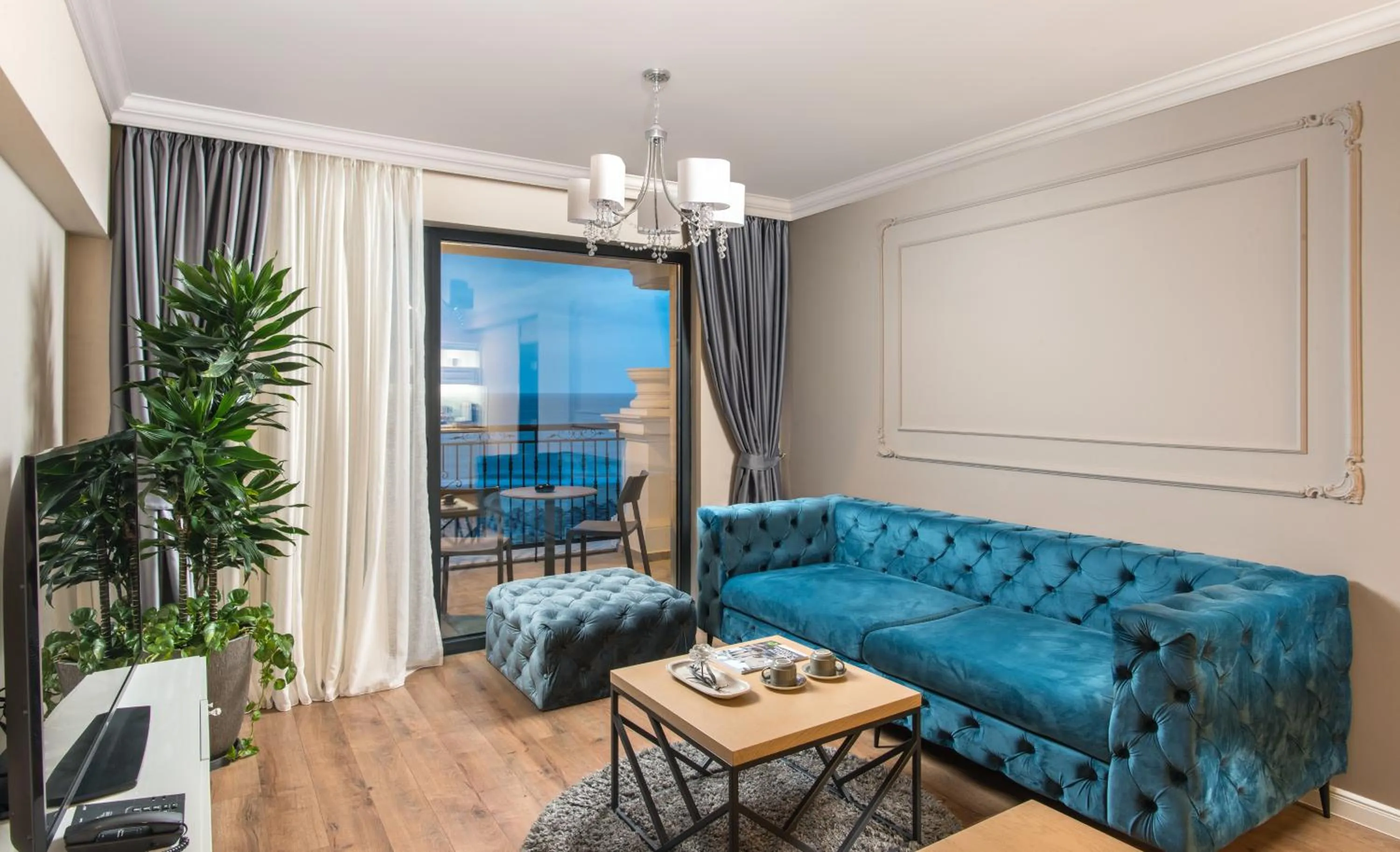 Communal lounge/ TV room in Casa di Fiore SPA and Medical Hotel, Mineral Pools & Private Beach