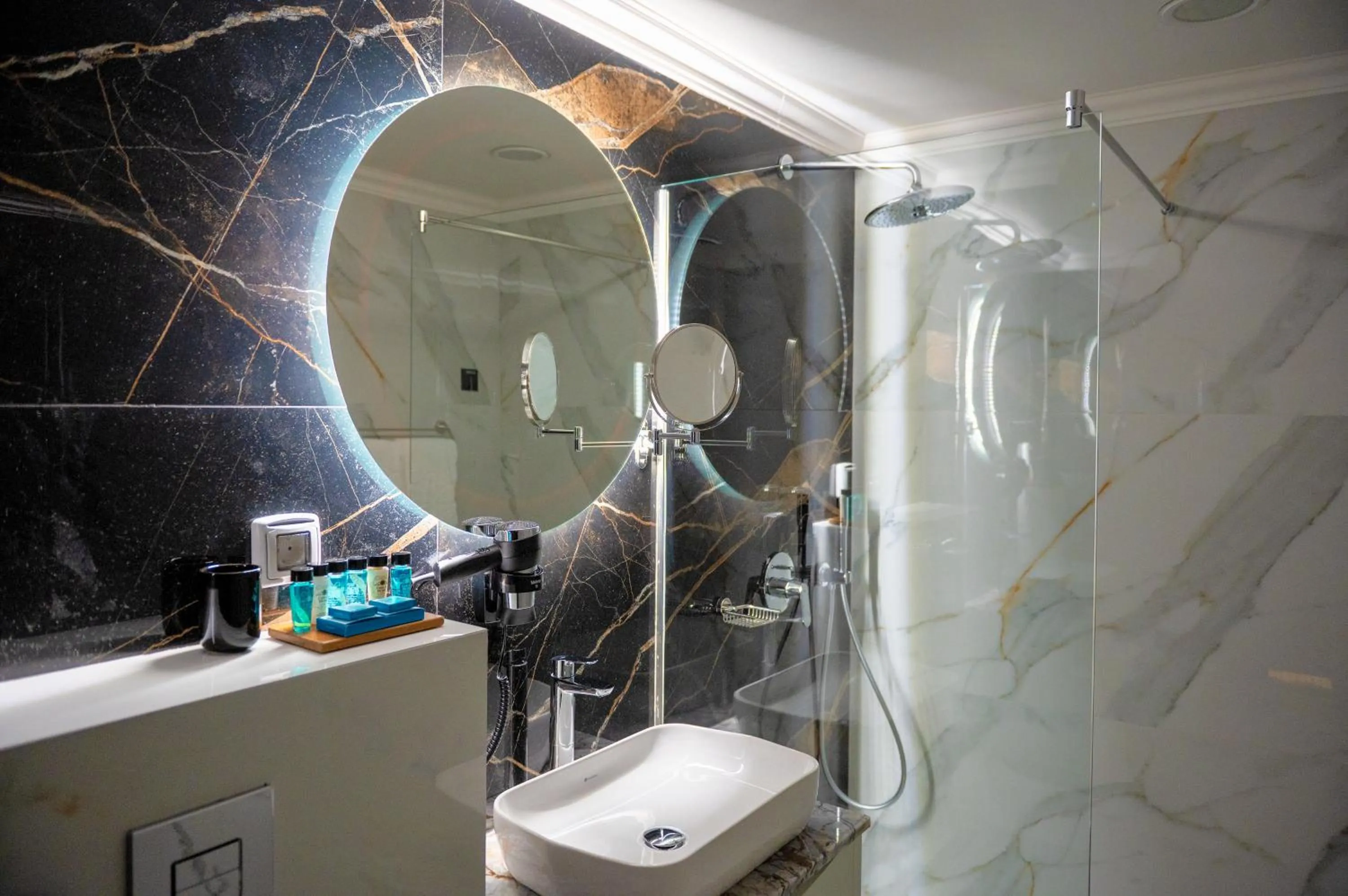 Shower in Casa di Fiore SPA and Medical Hotel, Mineral Pools & Private Beach