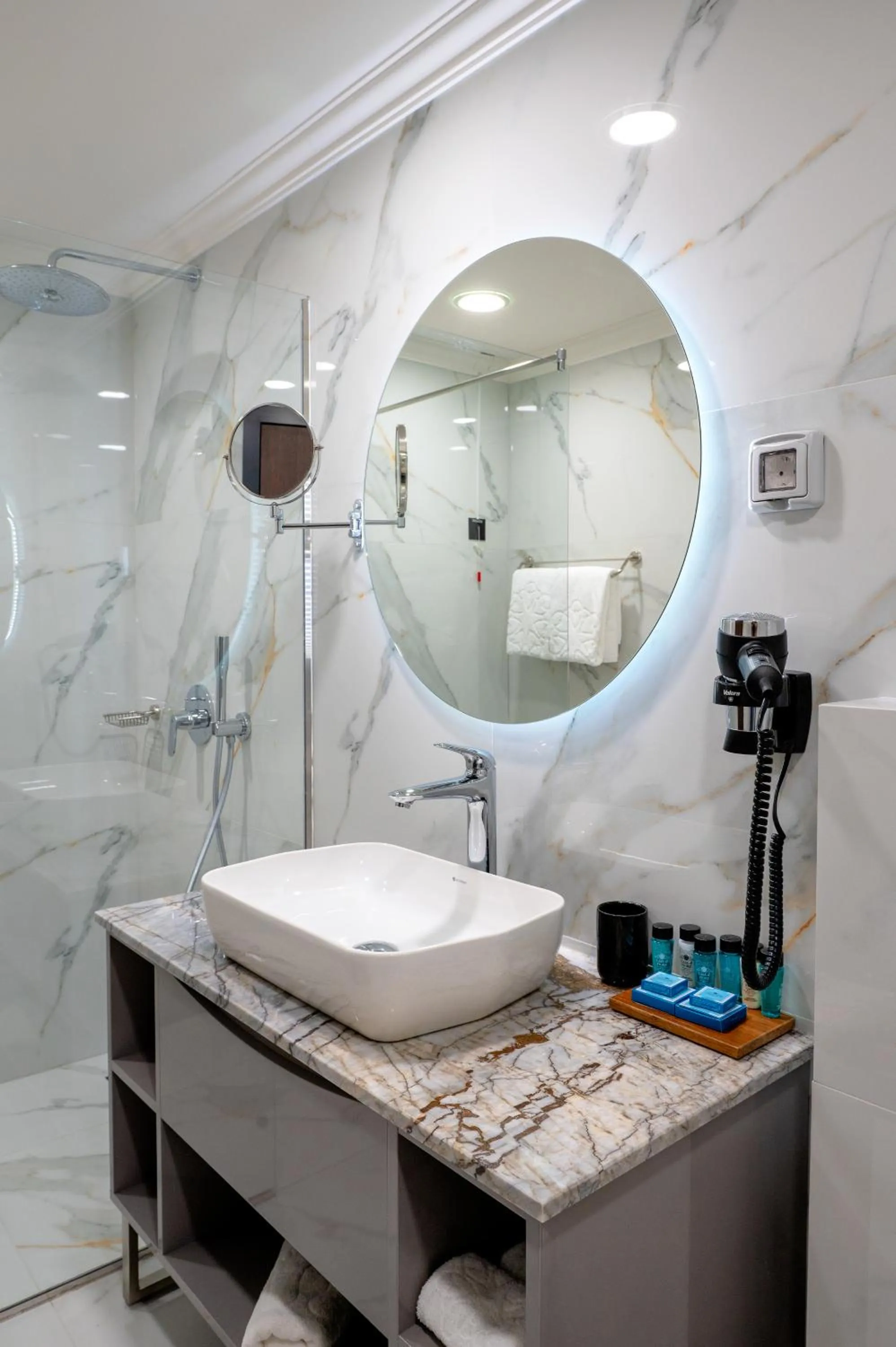 Shower in Casa di Fiore SPA and Medical Hotel, Mineral Pools & Private Beach