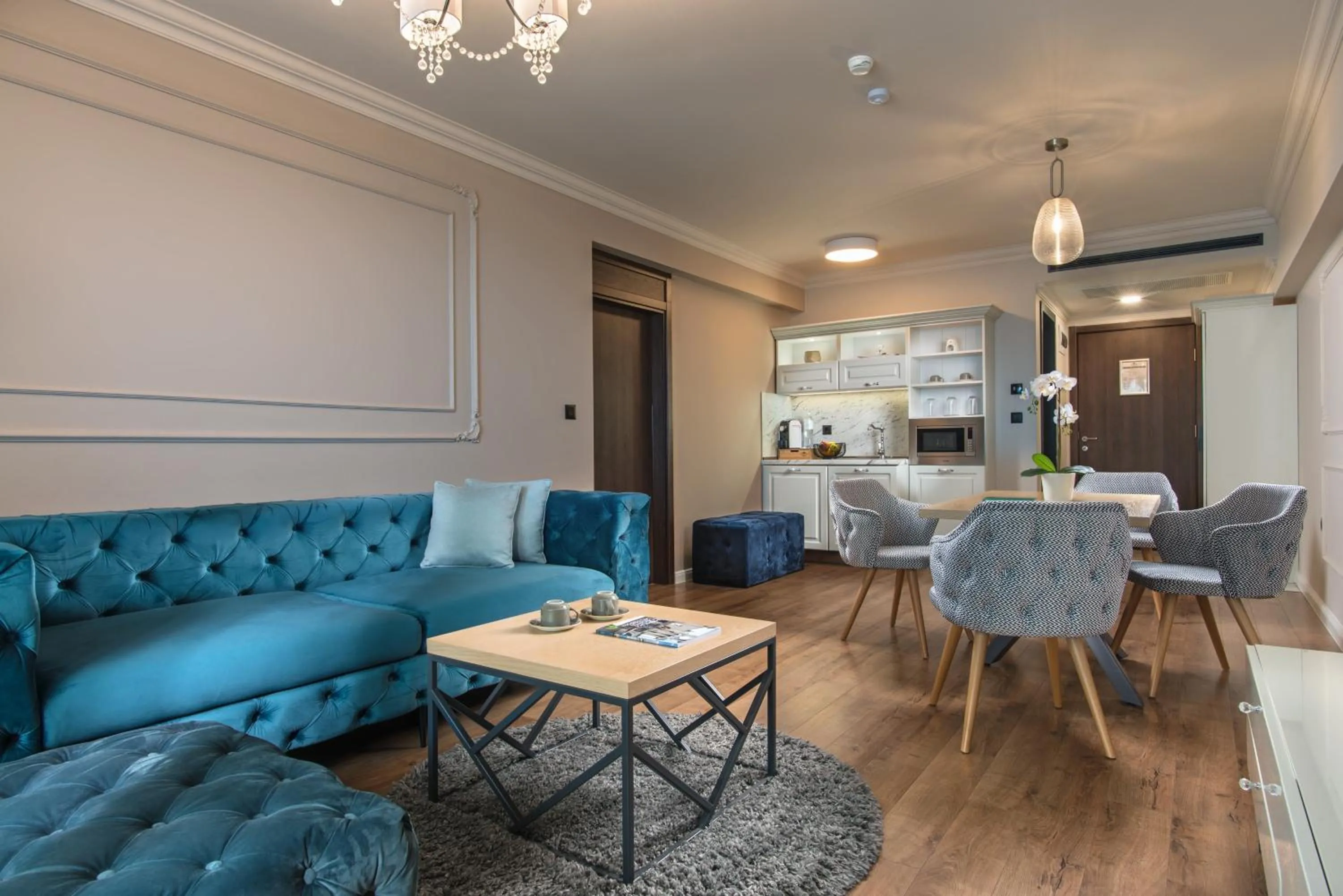 Communal lounge/ TV room in Casa di Fiore SPA and Medical Hotel, Mineral Pools & Private Beach