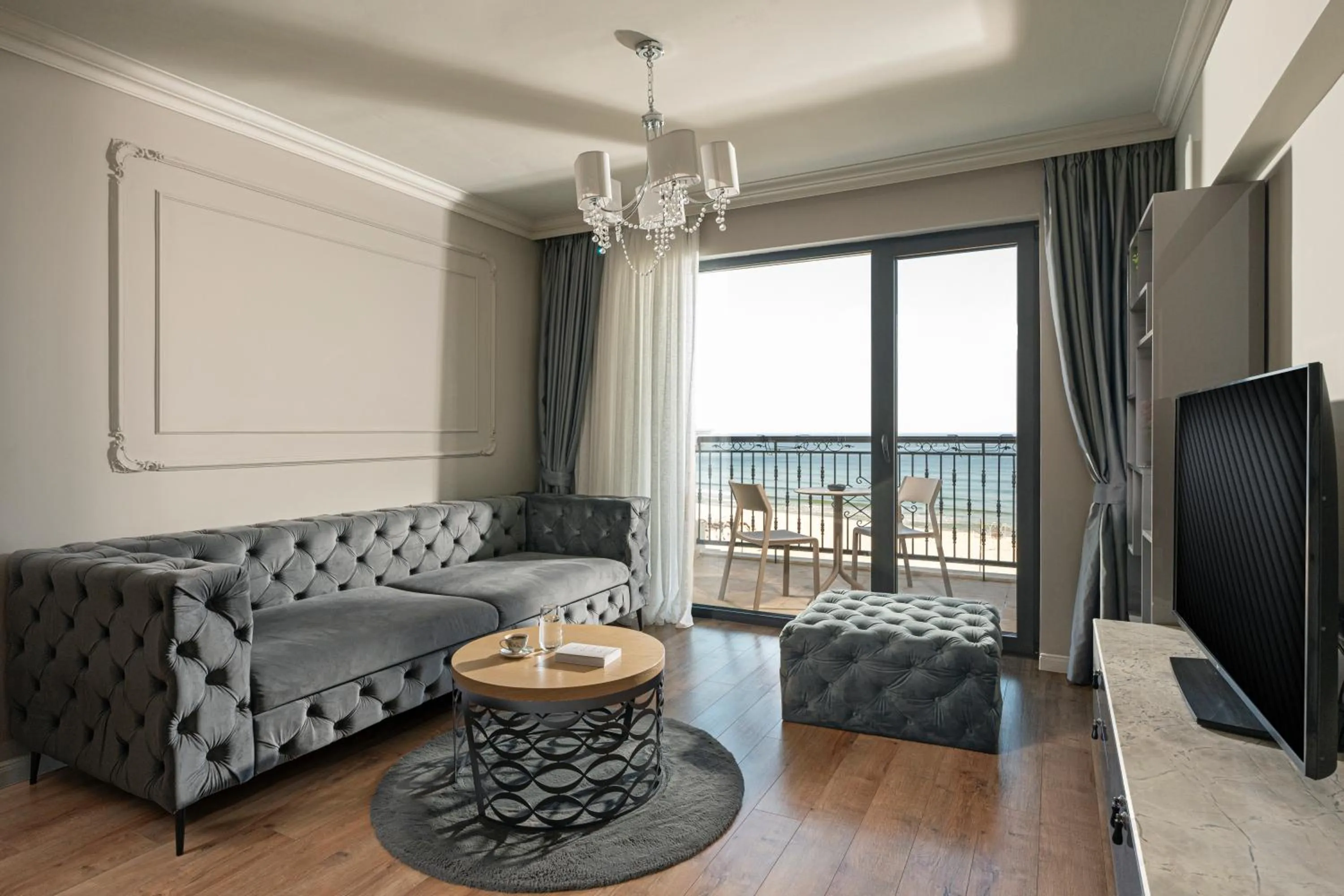 Communal lounge/ TV room in Casa di Fiore SPA and Medical Hotel, Mineral Pools & Private Beach