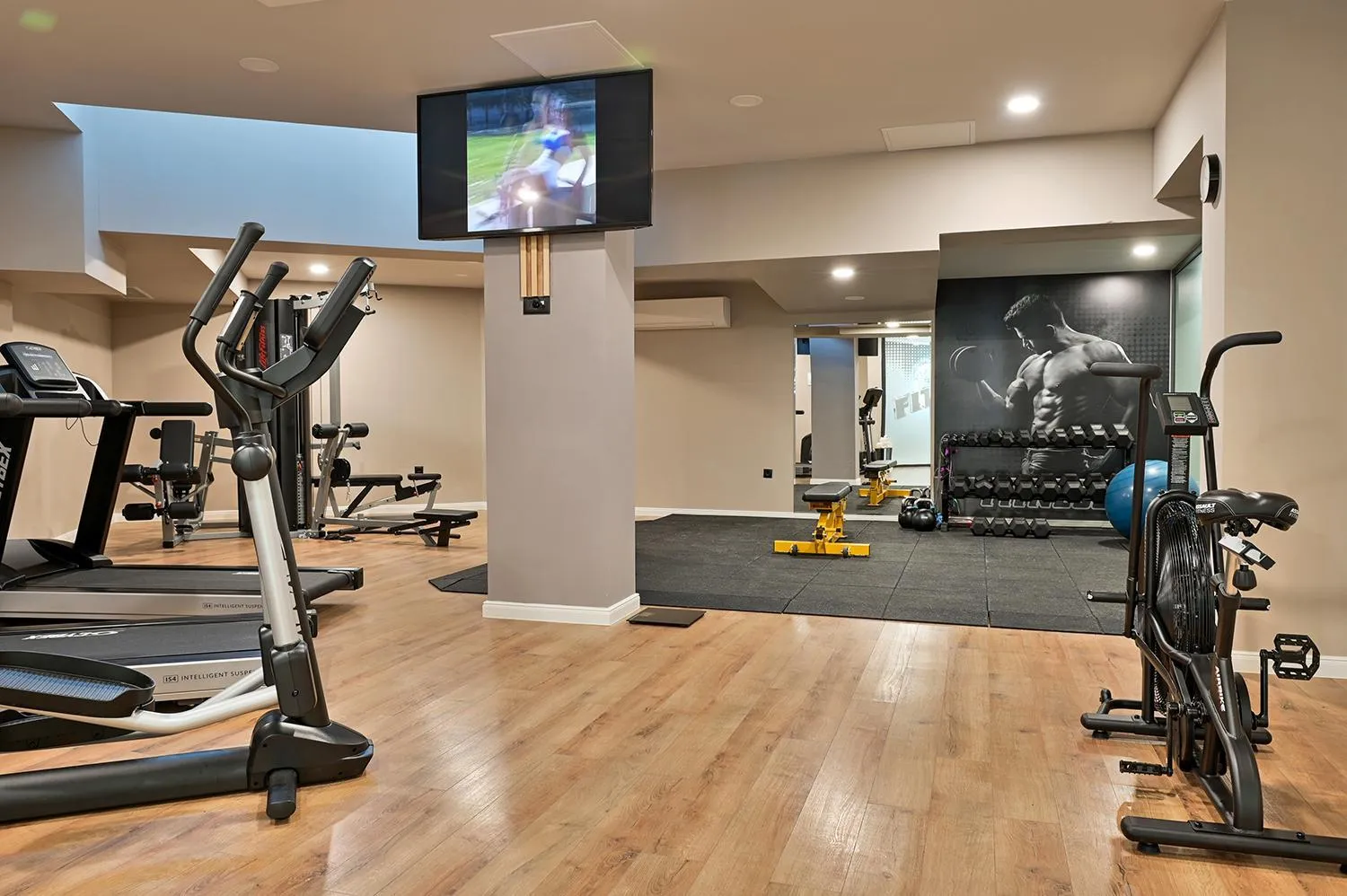 TV and multimedia in Casa di Fiore SPA and Medical Hotel, Mineral Pools & Private Beach