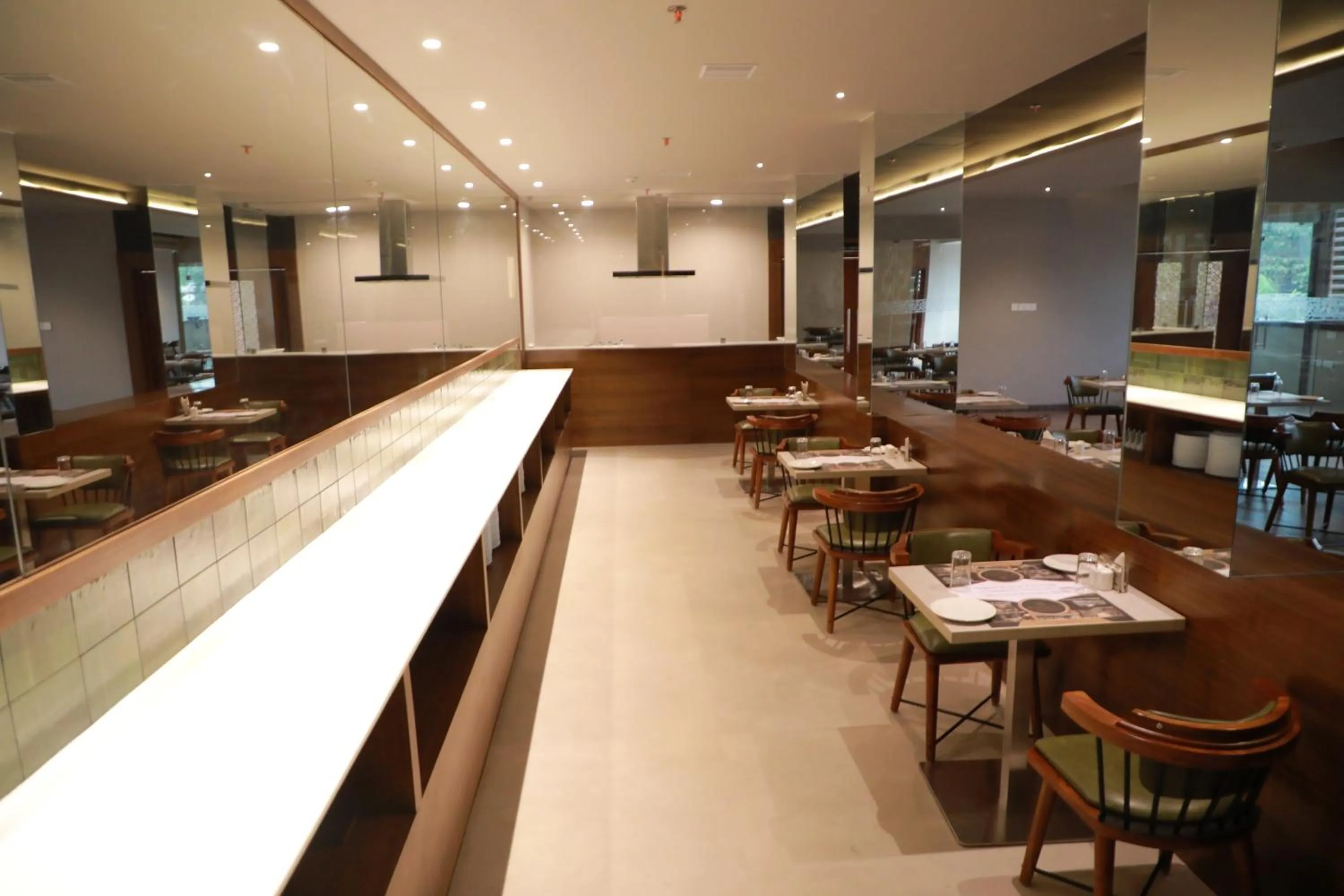 Restaurant/places to eat in Magnet Hotel